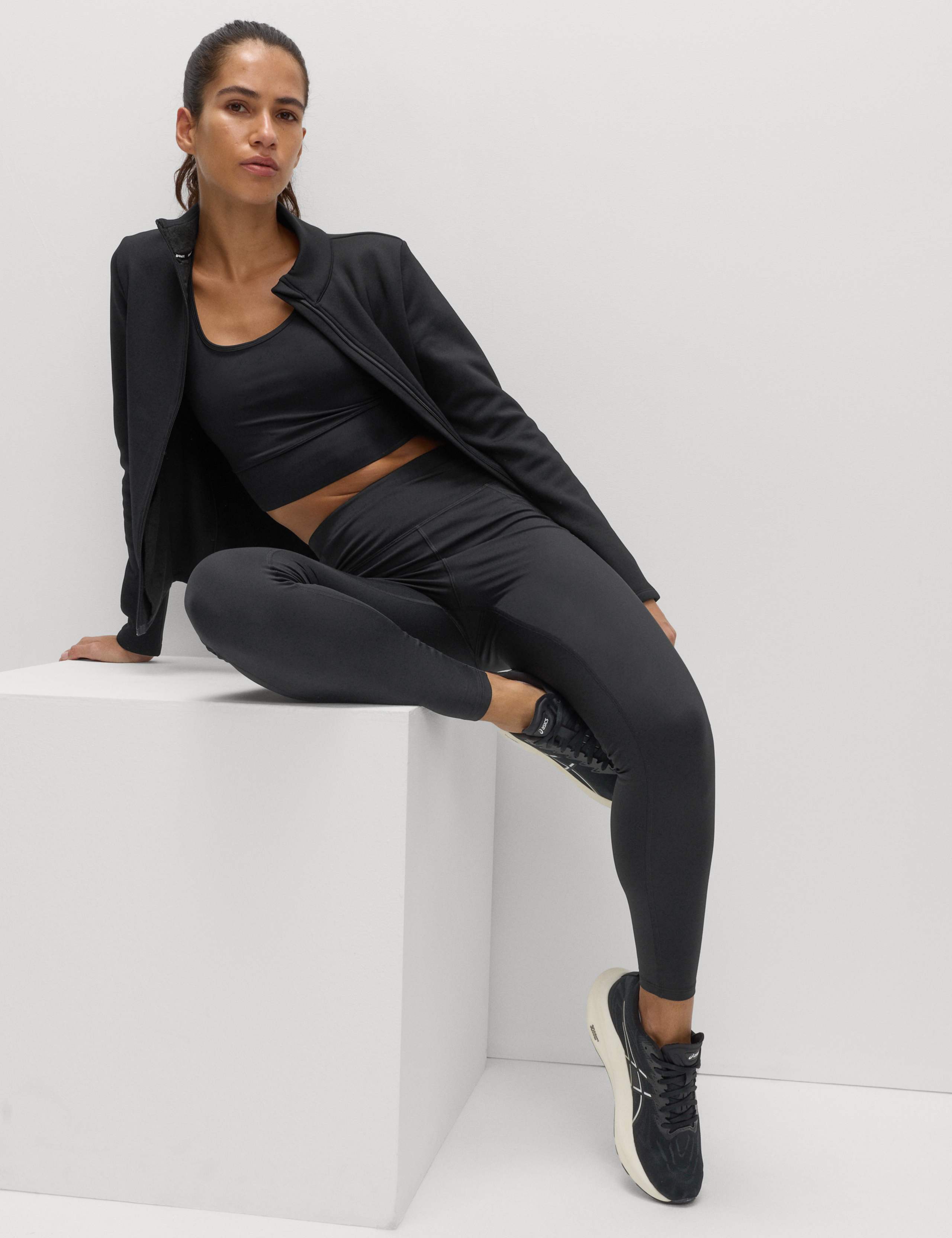 Ultraheat™ Thermal Reflective High Waisted Leggings 3 of 6