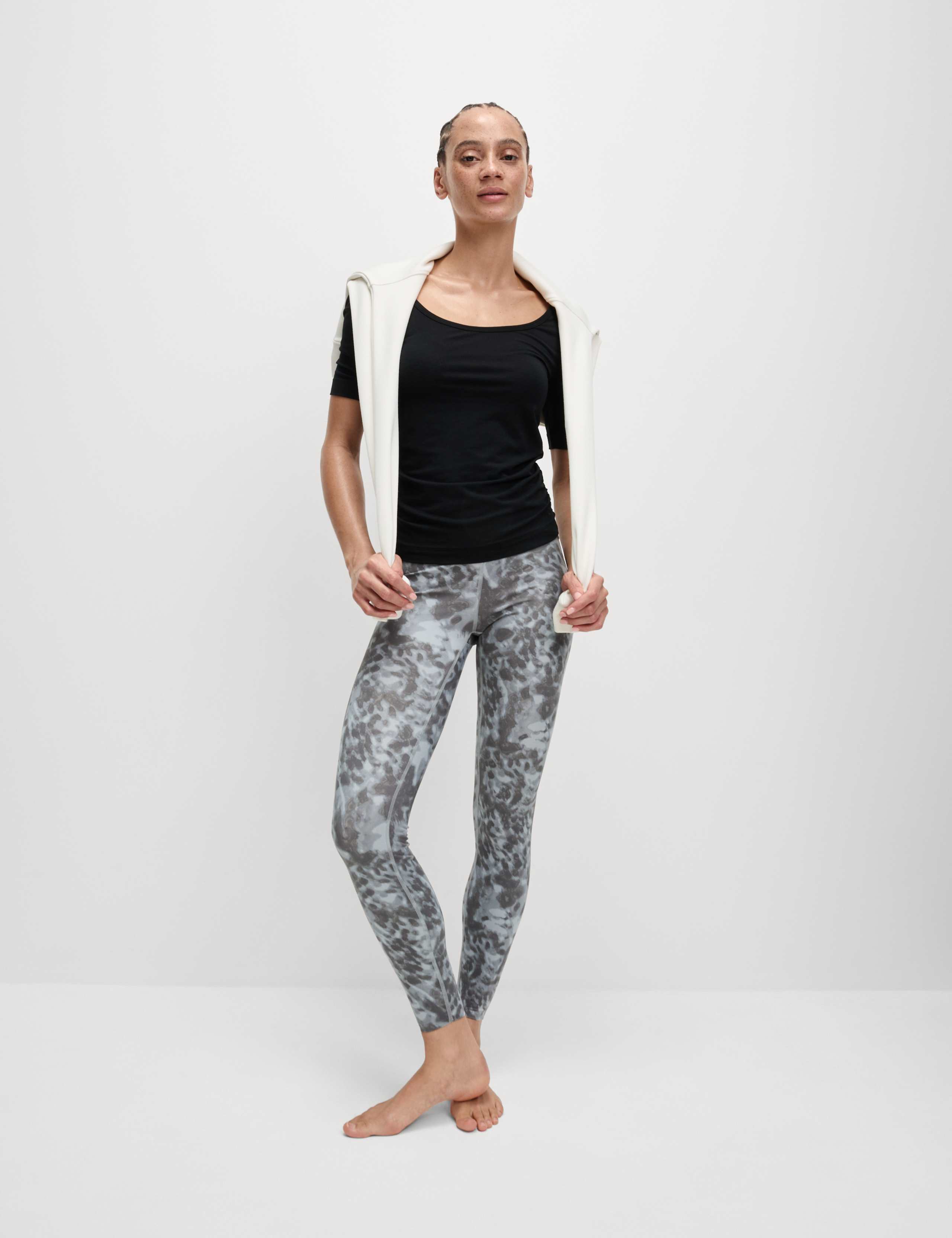 Lightweight Scoop Neck Ruched Yoga T-Shirt 4 of 6