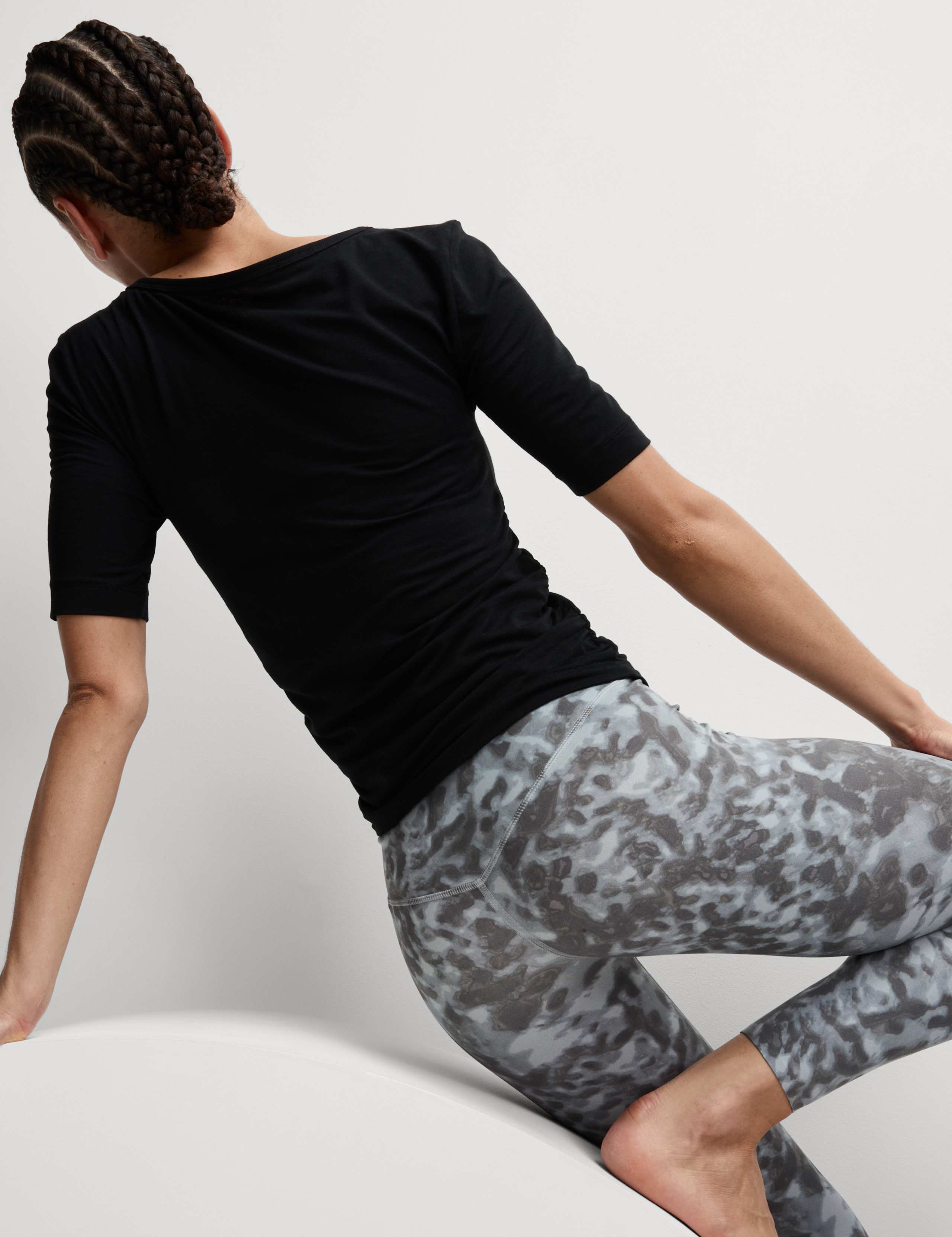 Lightweight Scoop Neck Ruched Yoga T-Shirt 5 of 6