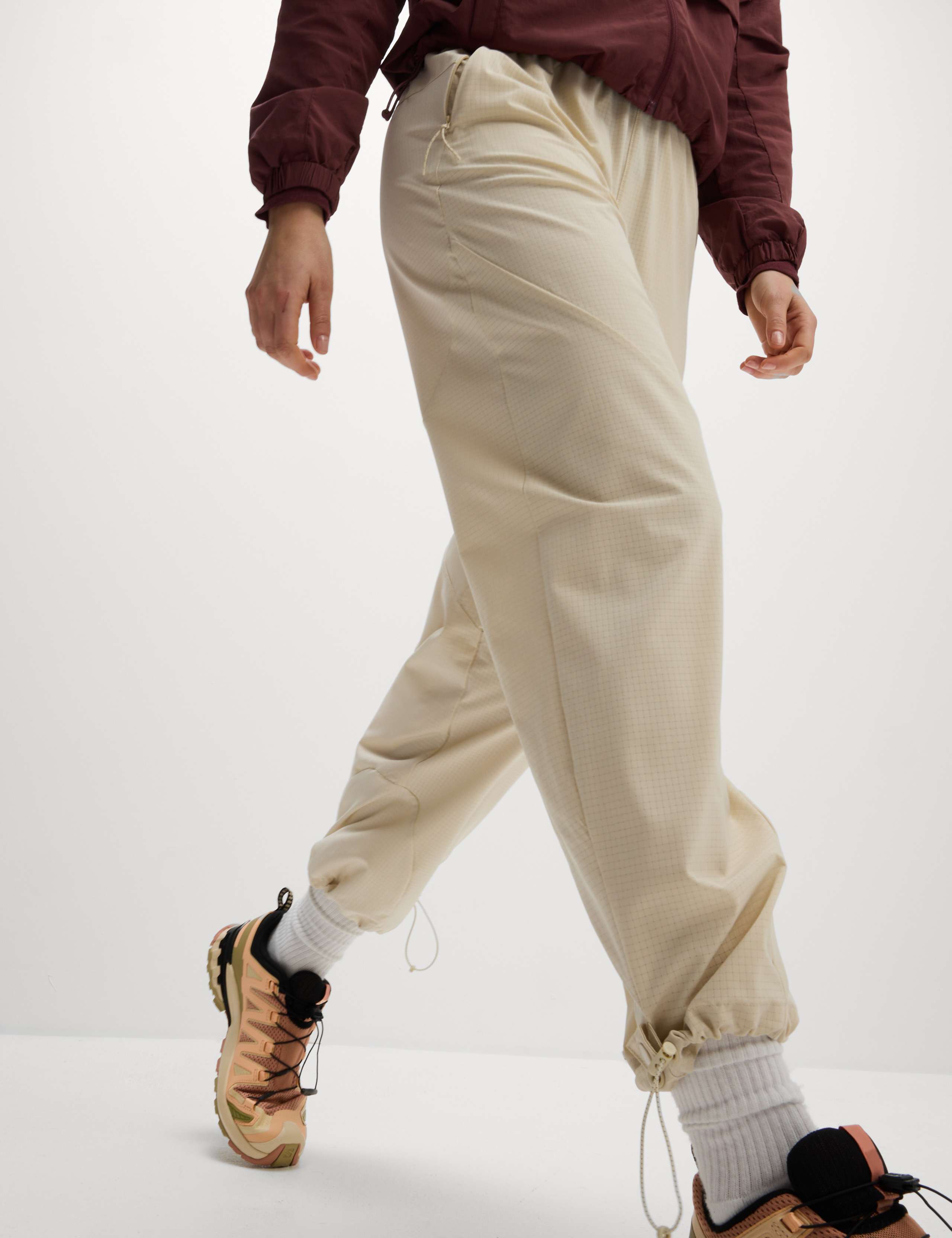 Woven Stormwear™ Relaxed Parachute Joggers 3 of 7
