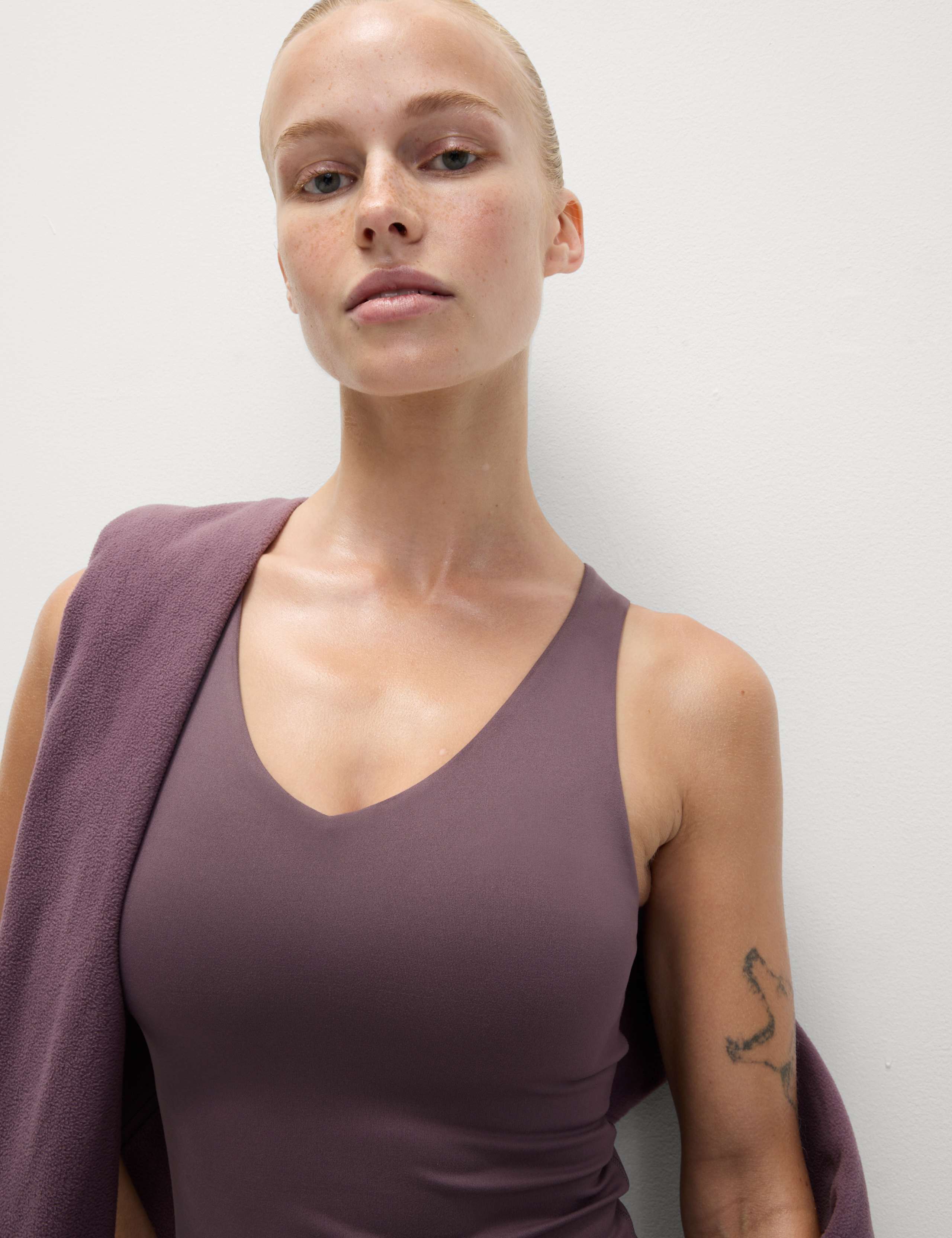 V-Neck Padded Fitted Yoga Crop Vest Top 6 of 7