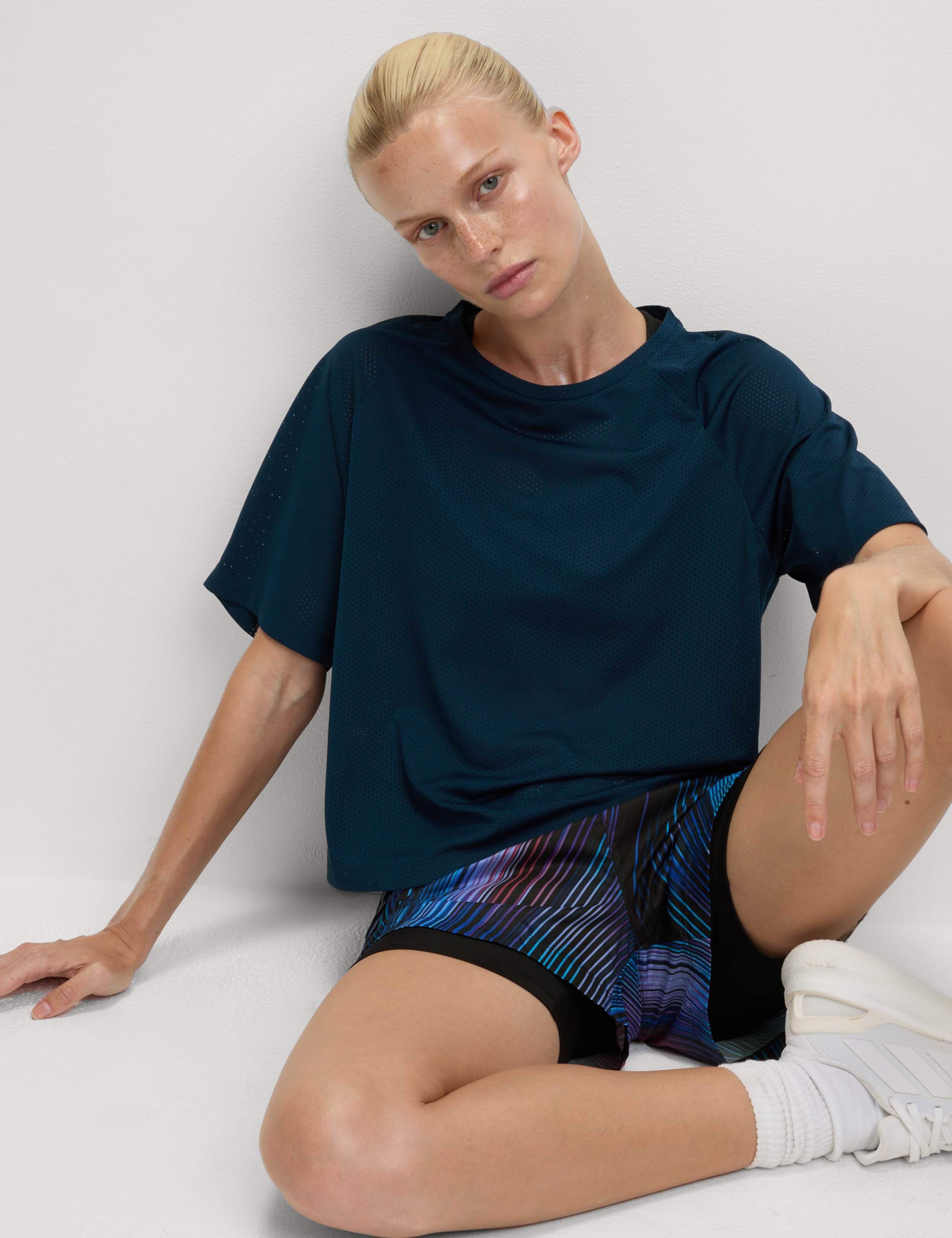 Textured Lightweight Crew Neck Boxy T-Shirt 4 of 6