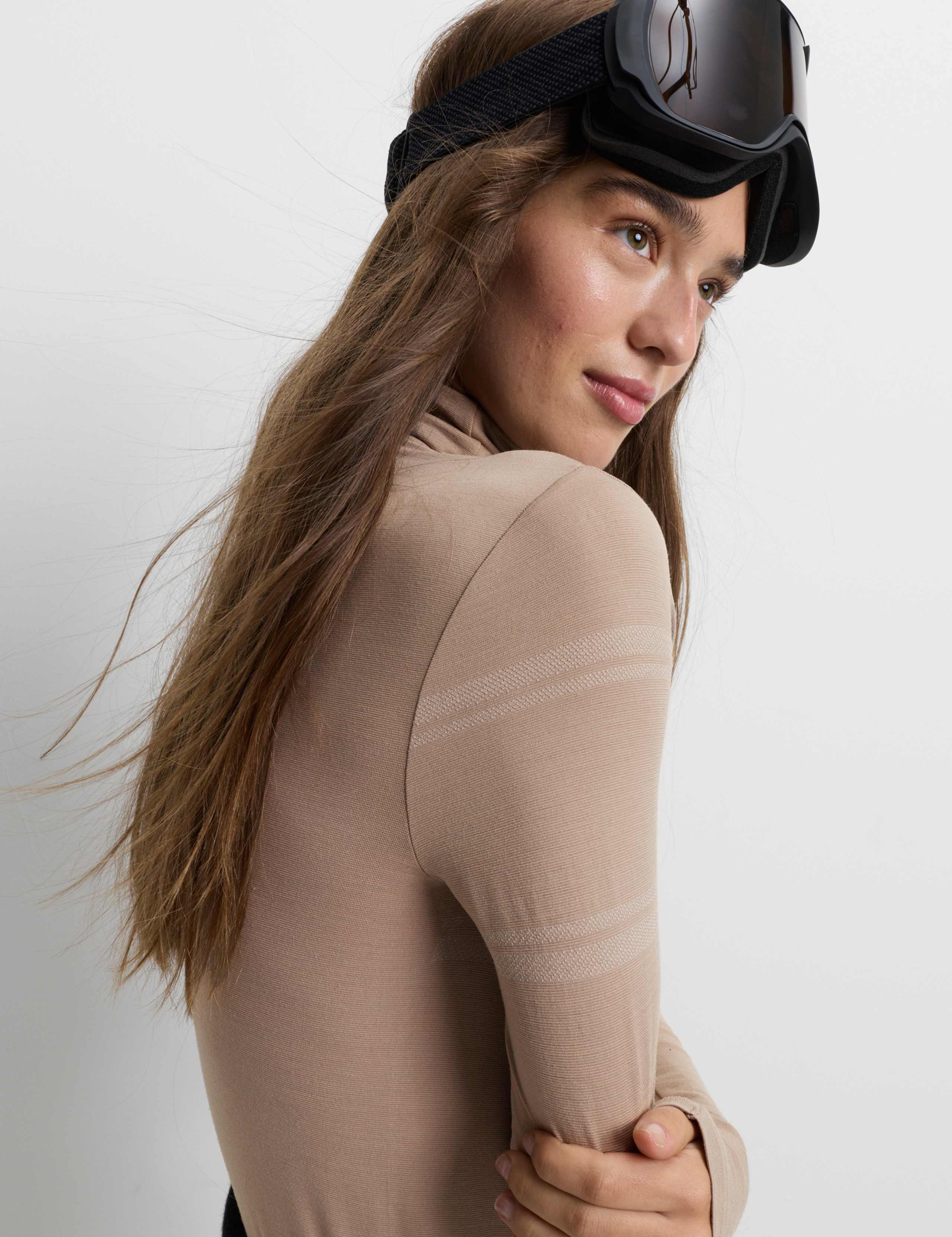Seamless Ski Base Layer Top with Merino Wool 5 of 5