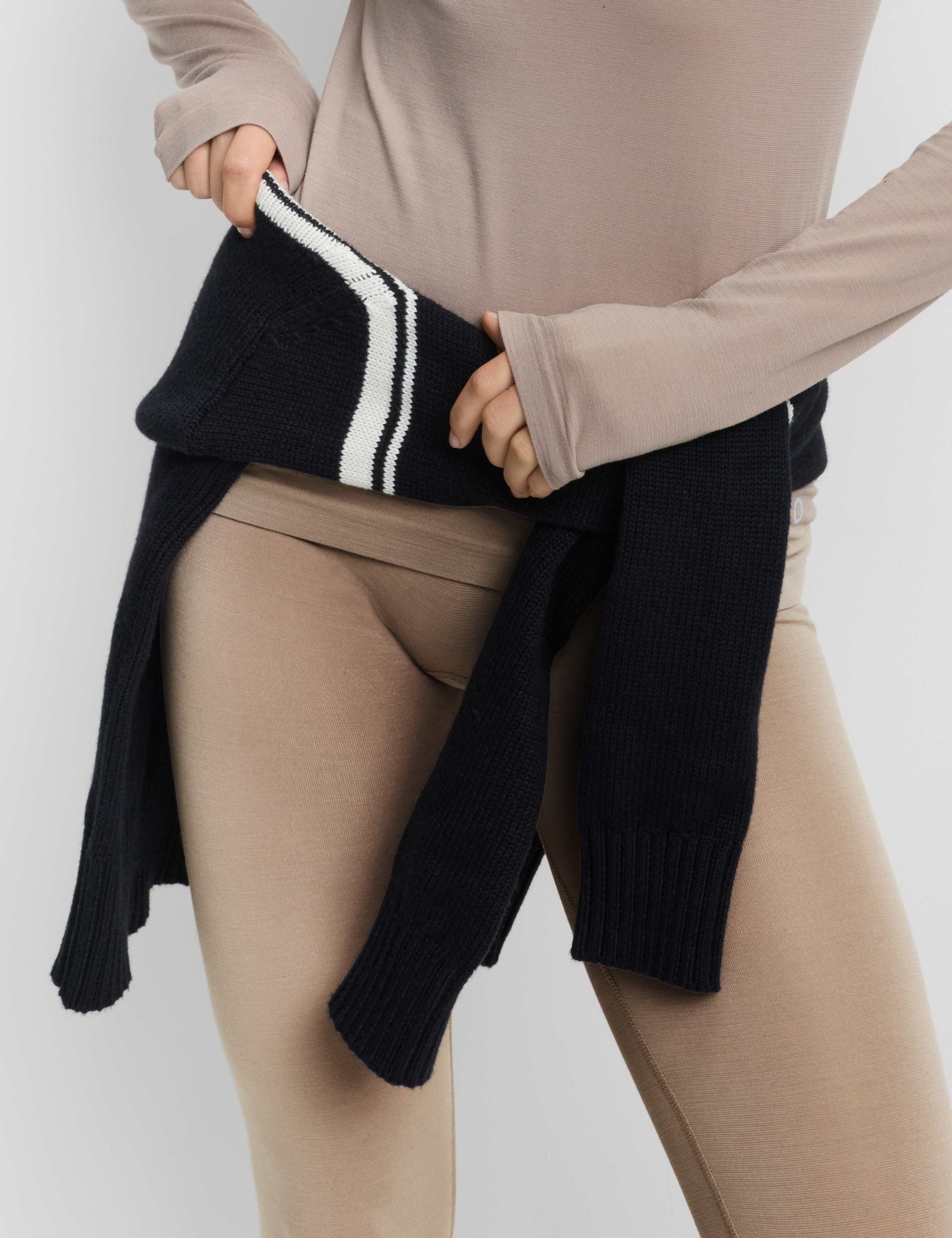 Seamless Ski Baselayer Legging with Merino Wool 5 of 6