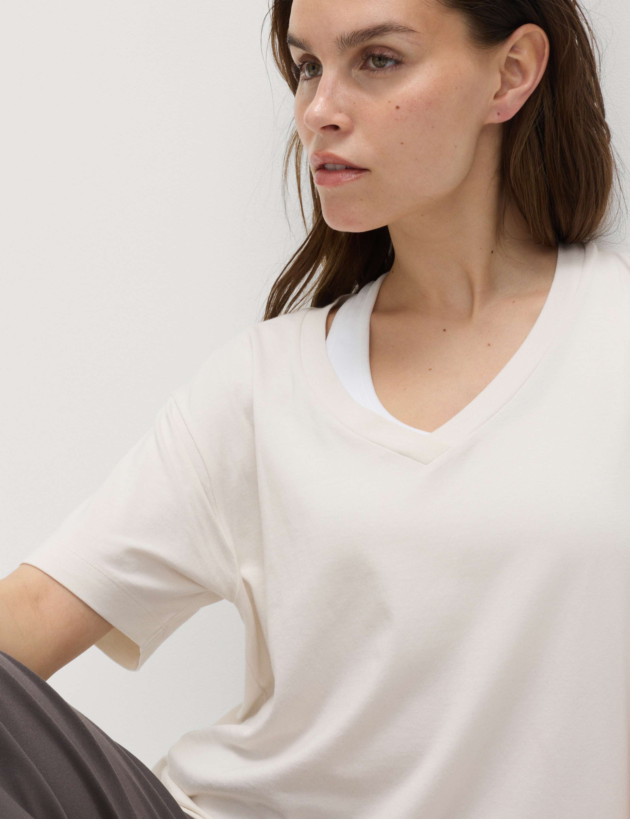 Modal Blend V-Neck Lightweight T-Shirt 4 of 5