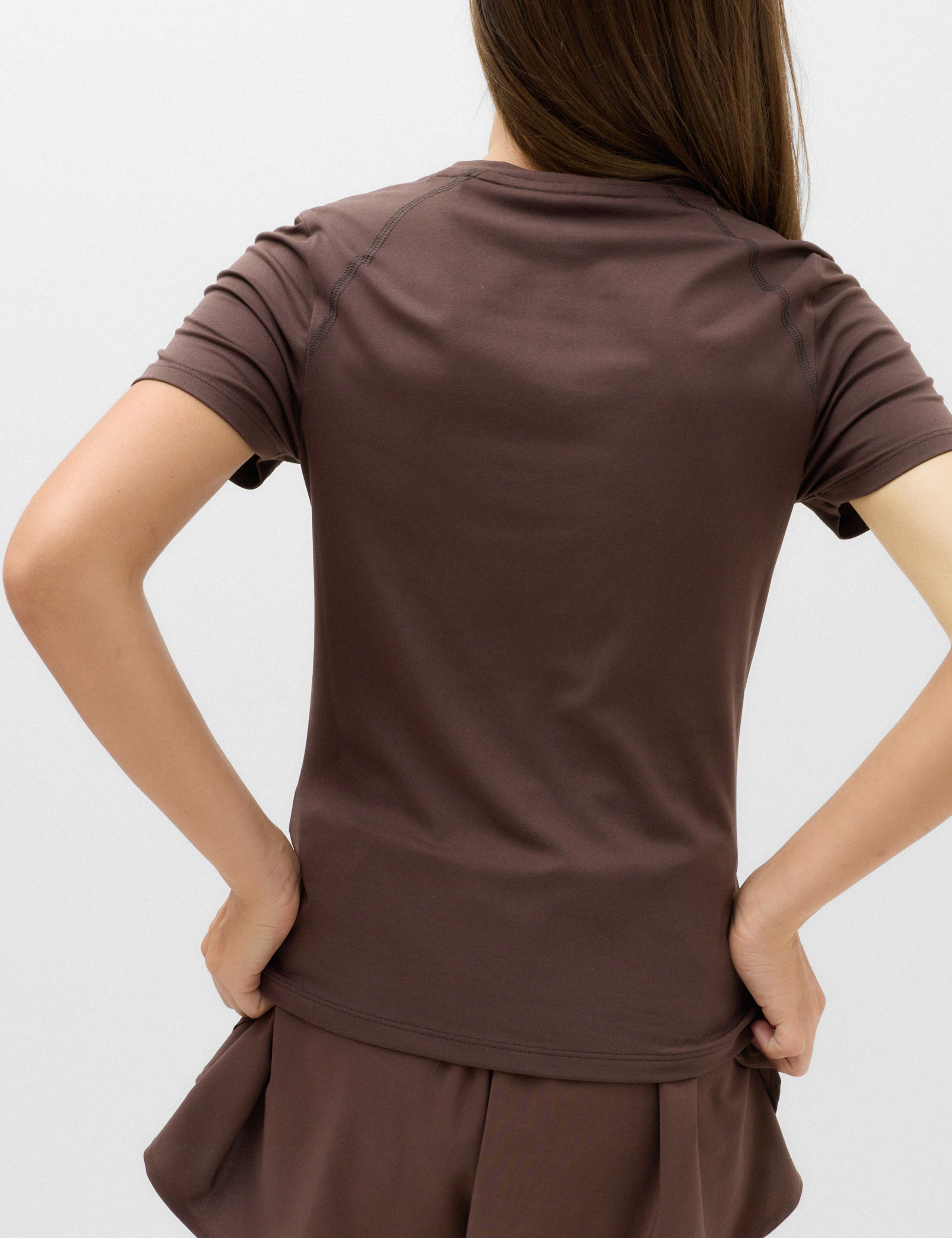 Round Neck Fitted T-Shirt 3 of 4