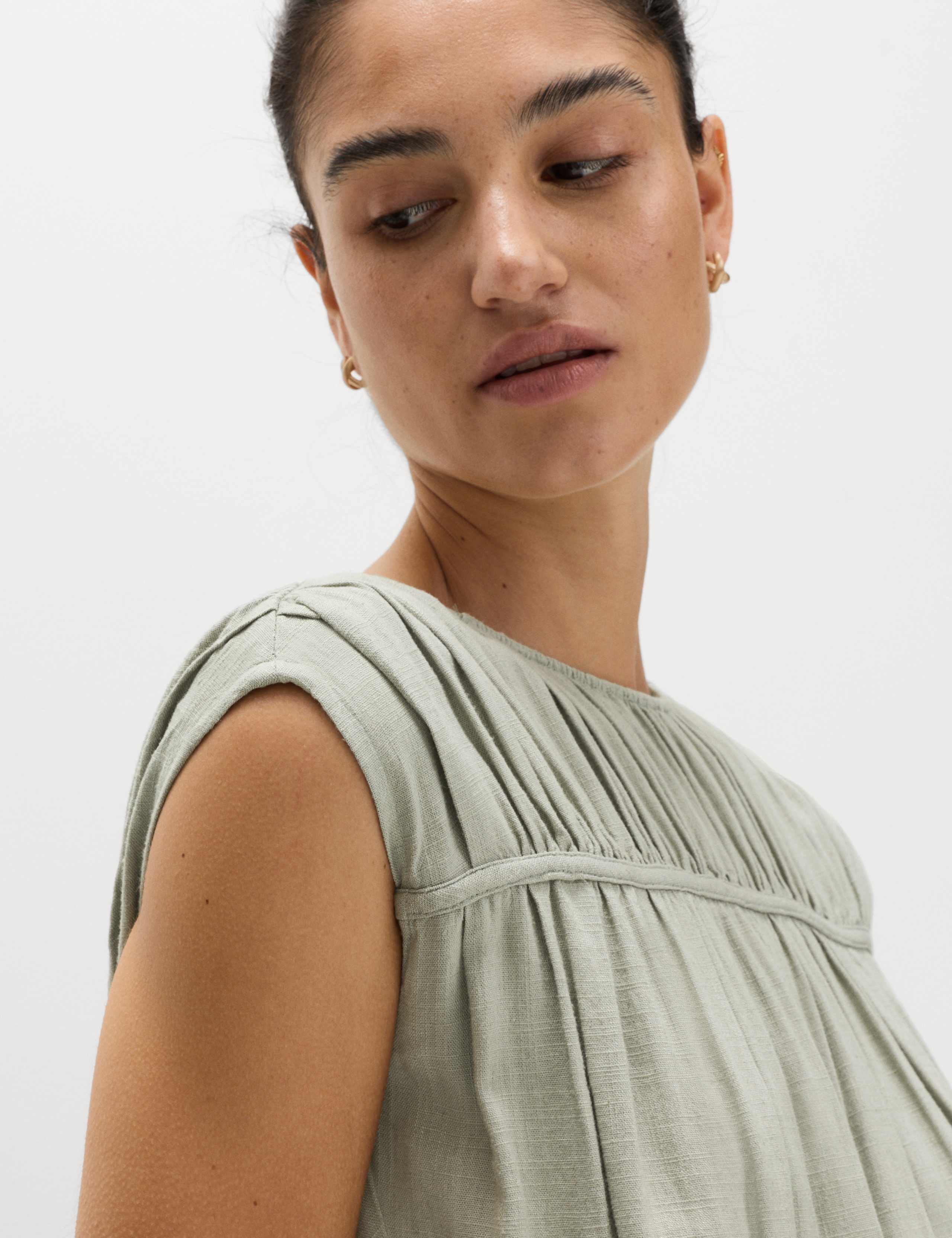 Ruched Maxi Waisted Dress with Linen 3 of 7