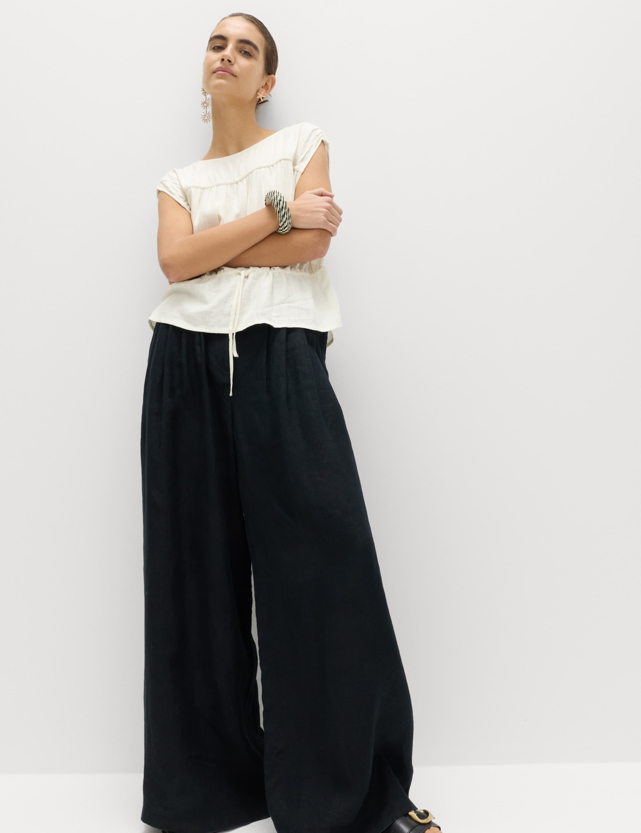 Ruched Scoop Neck Regular Fit Top with Linen 4 of 5