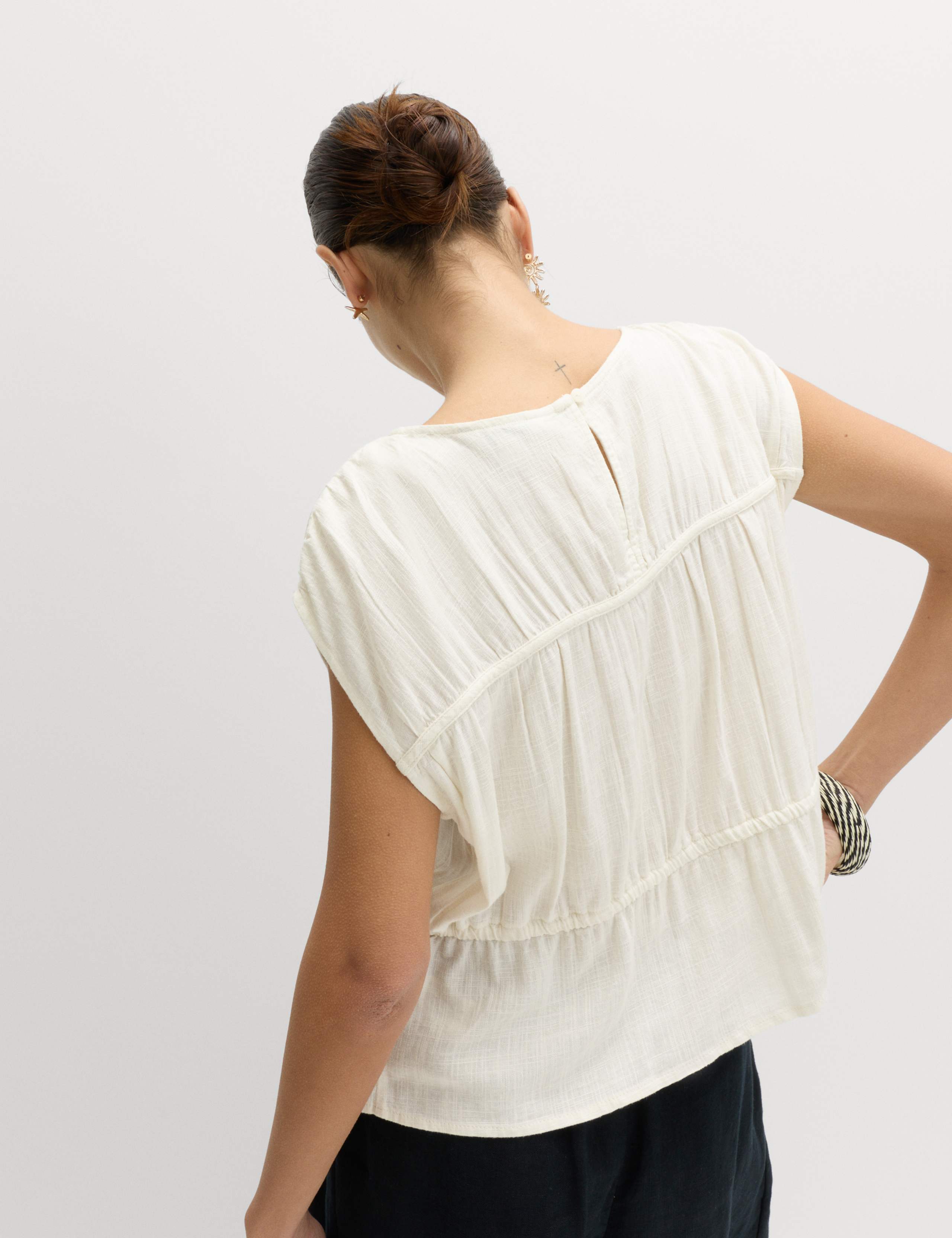 Ruched Scoop Neck Regular Fit Top with Linen 5 of 5