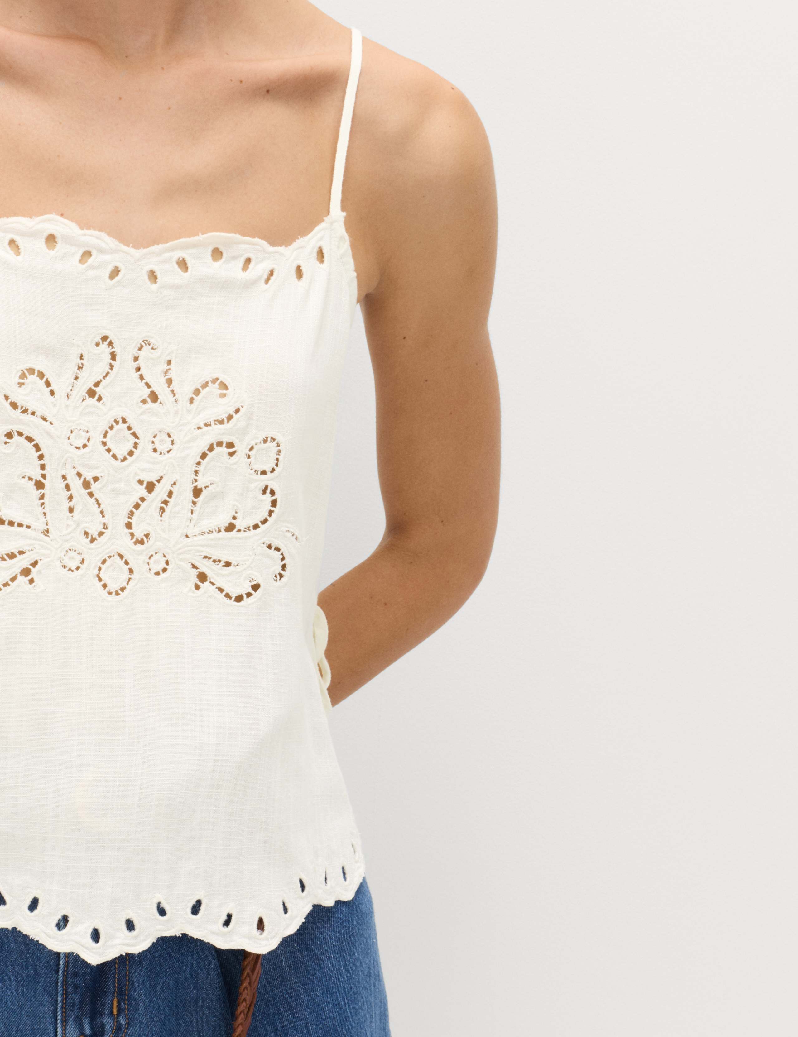 Broderie Tie Side Cami Top with Linen 3 of 7