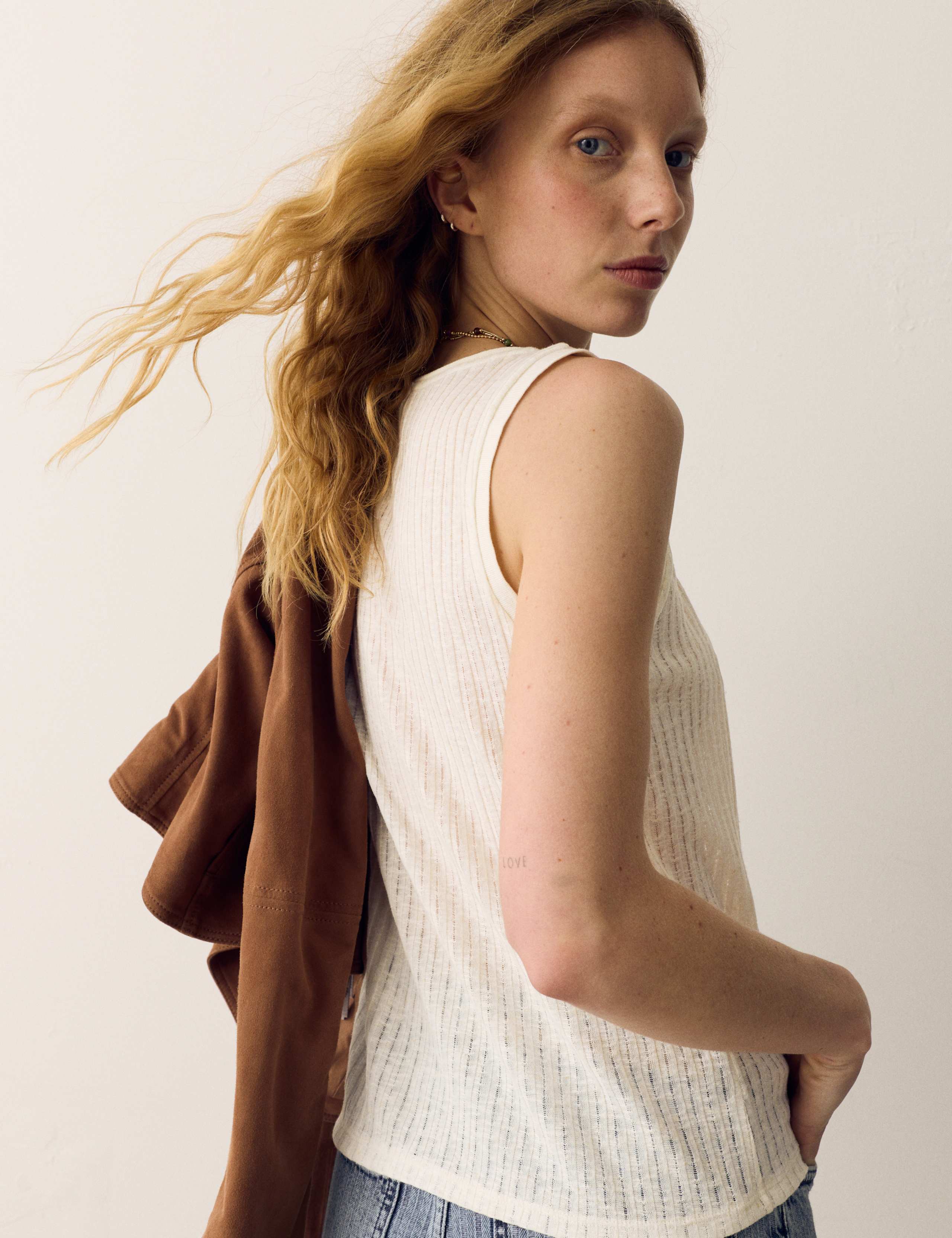 Textured Jersey Scoop Neck Vest with Linen 3 of 4
