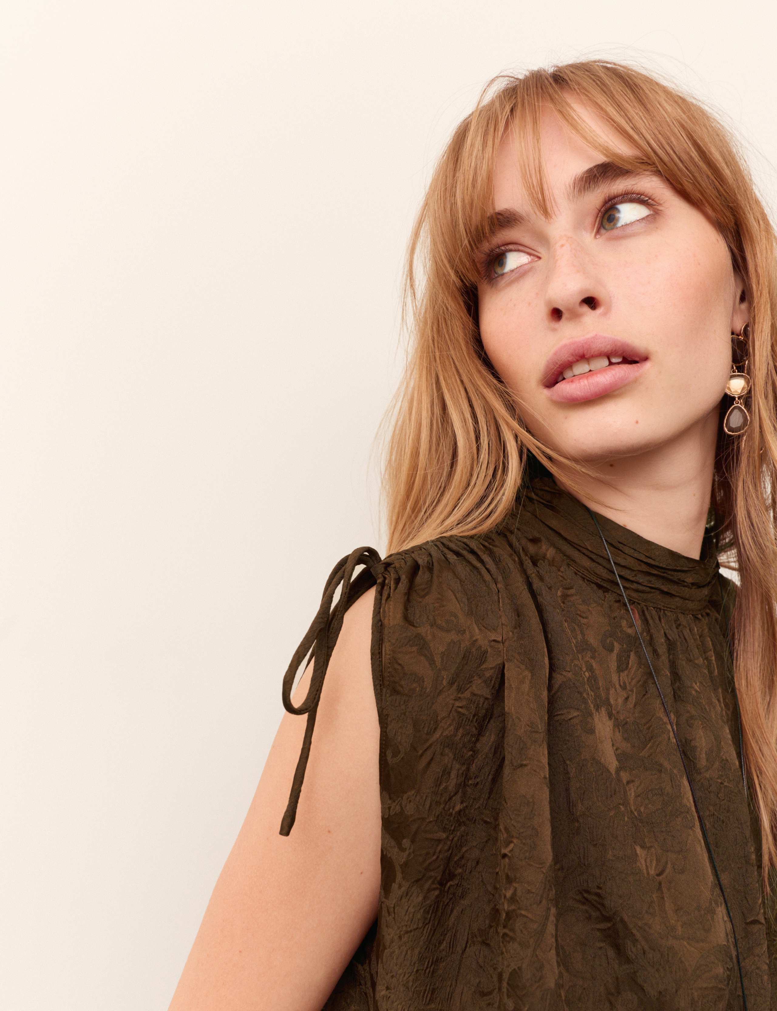 Crinkle Jacquard Ruched Shoulder Top 3 of 6