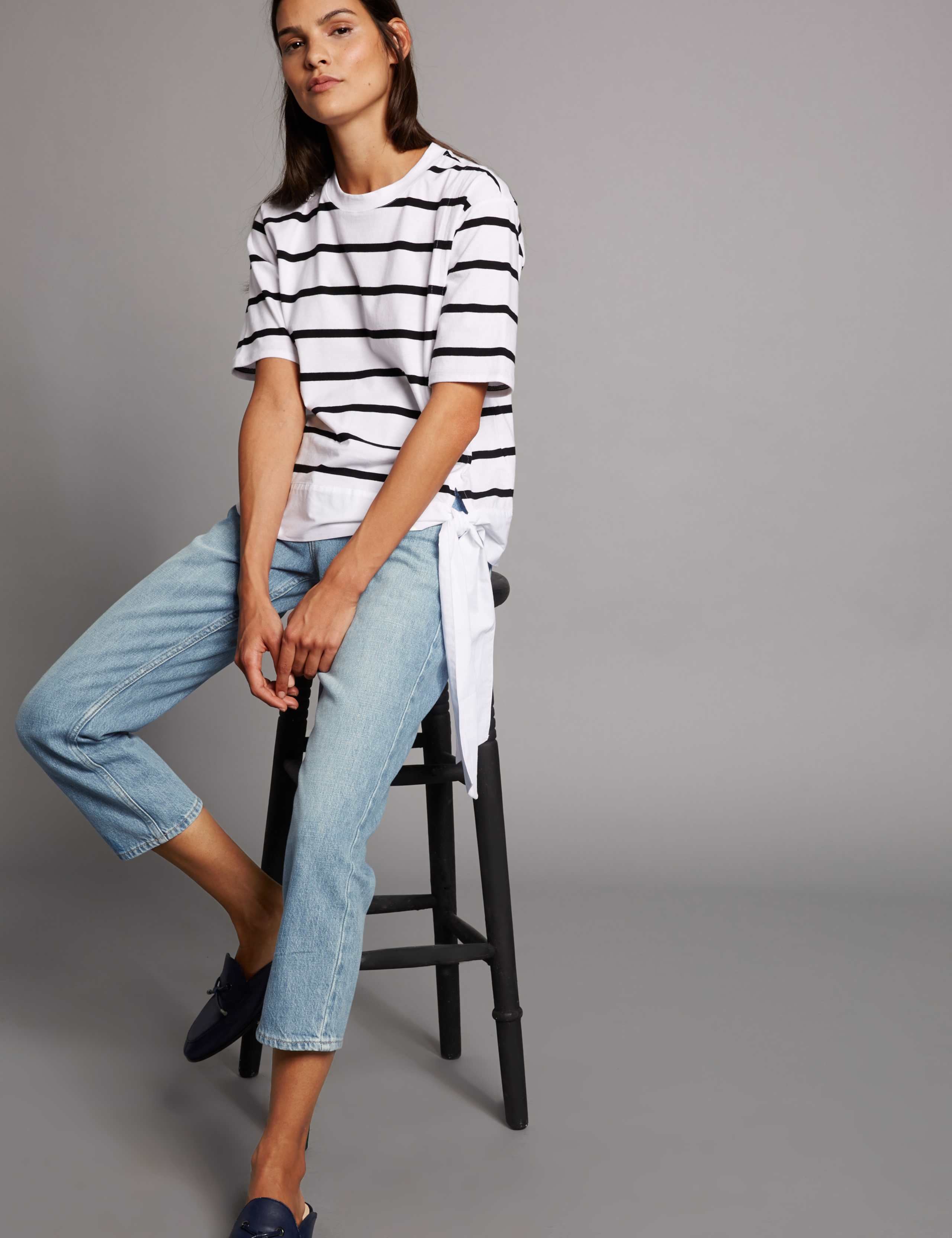Mid Rise Straight Cropped Jeans 3 of 6