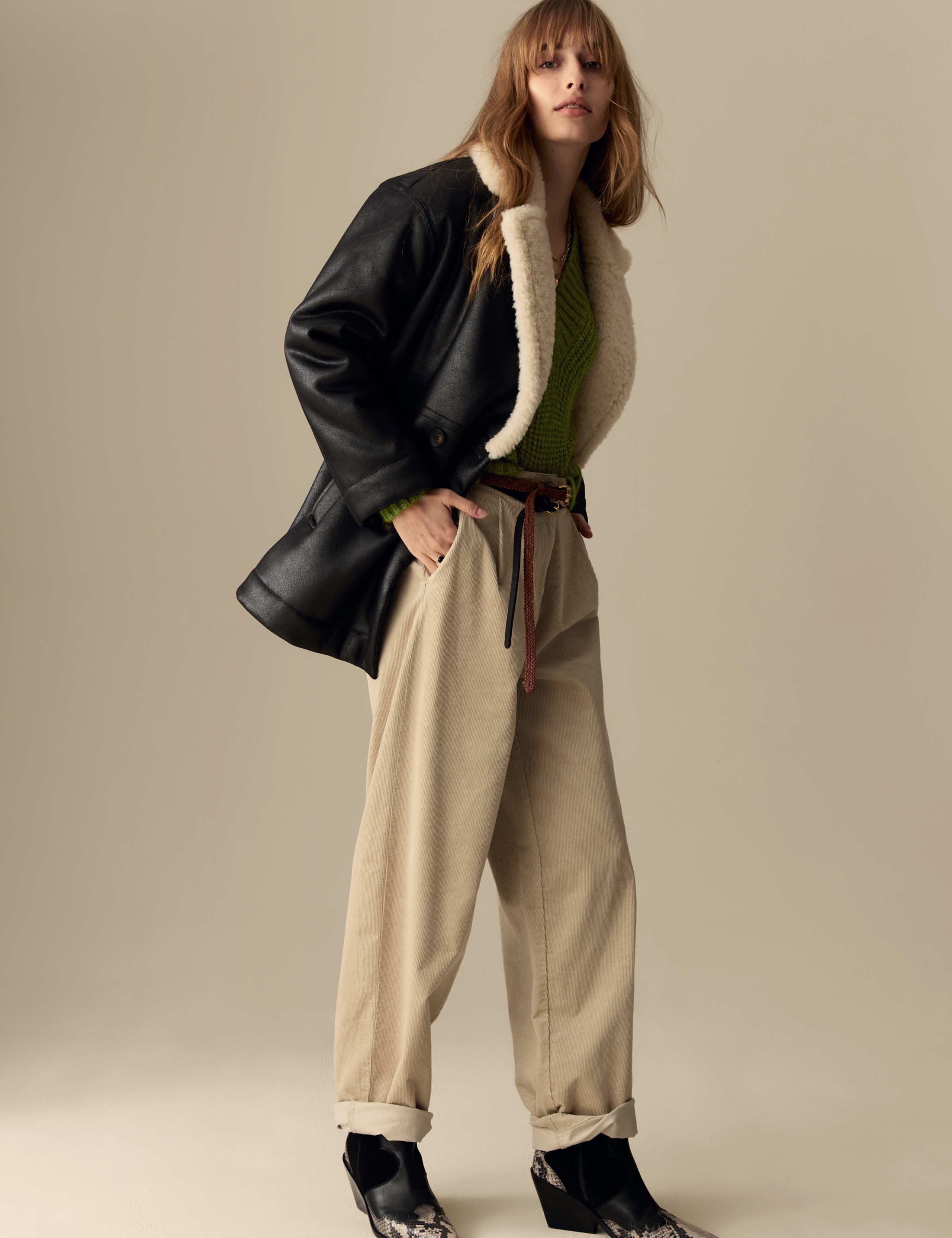 Ribbed V-Neck Puff Sleeve Jumper with Wool 5 of 7