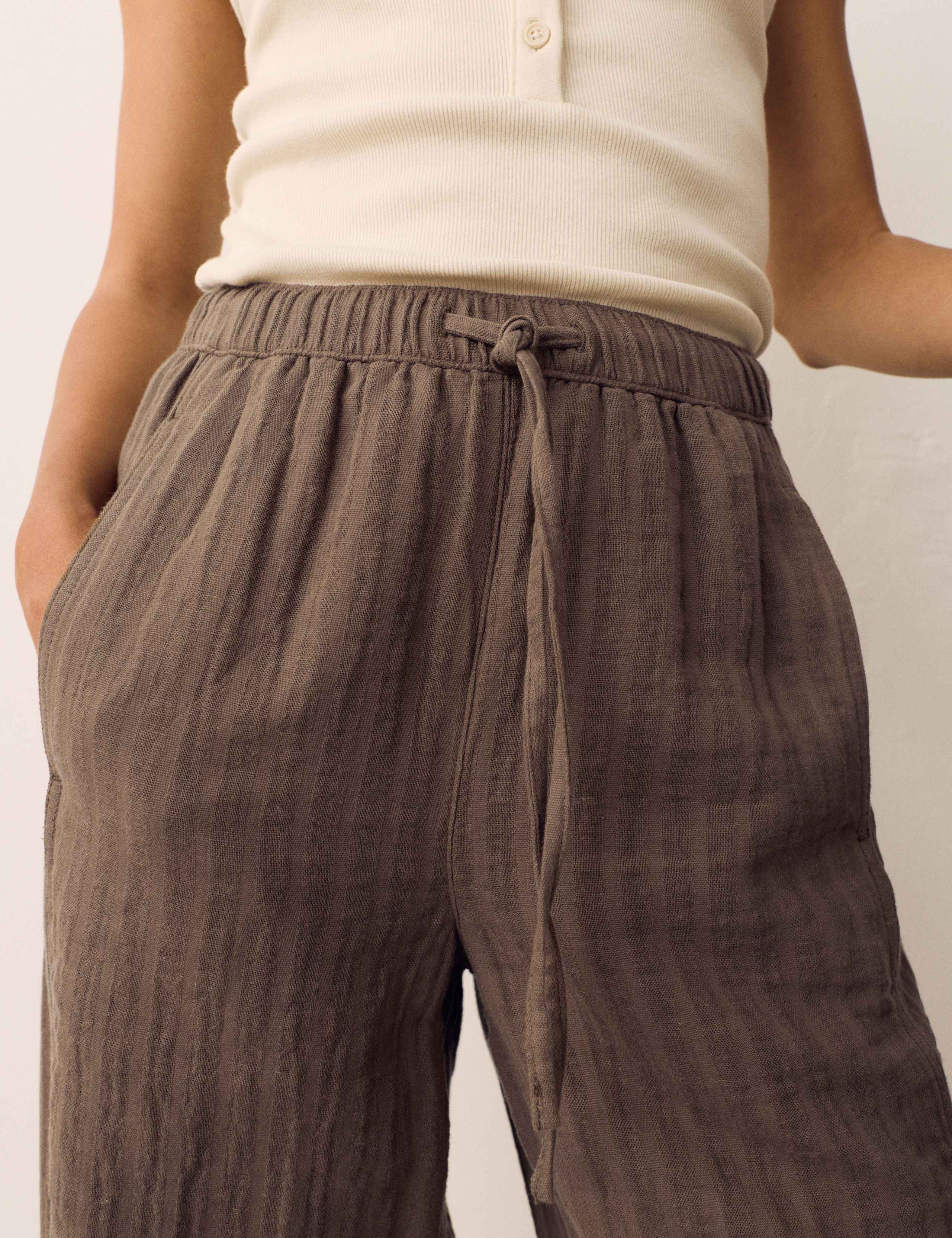 Striped Tapered Trousers with Linen 3 of 5