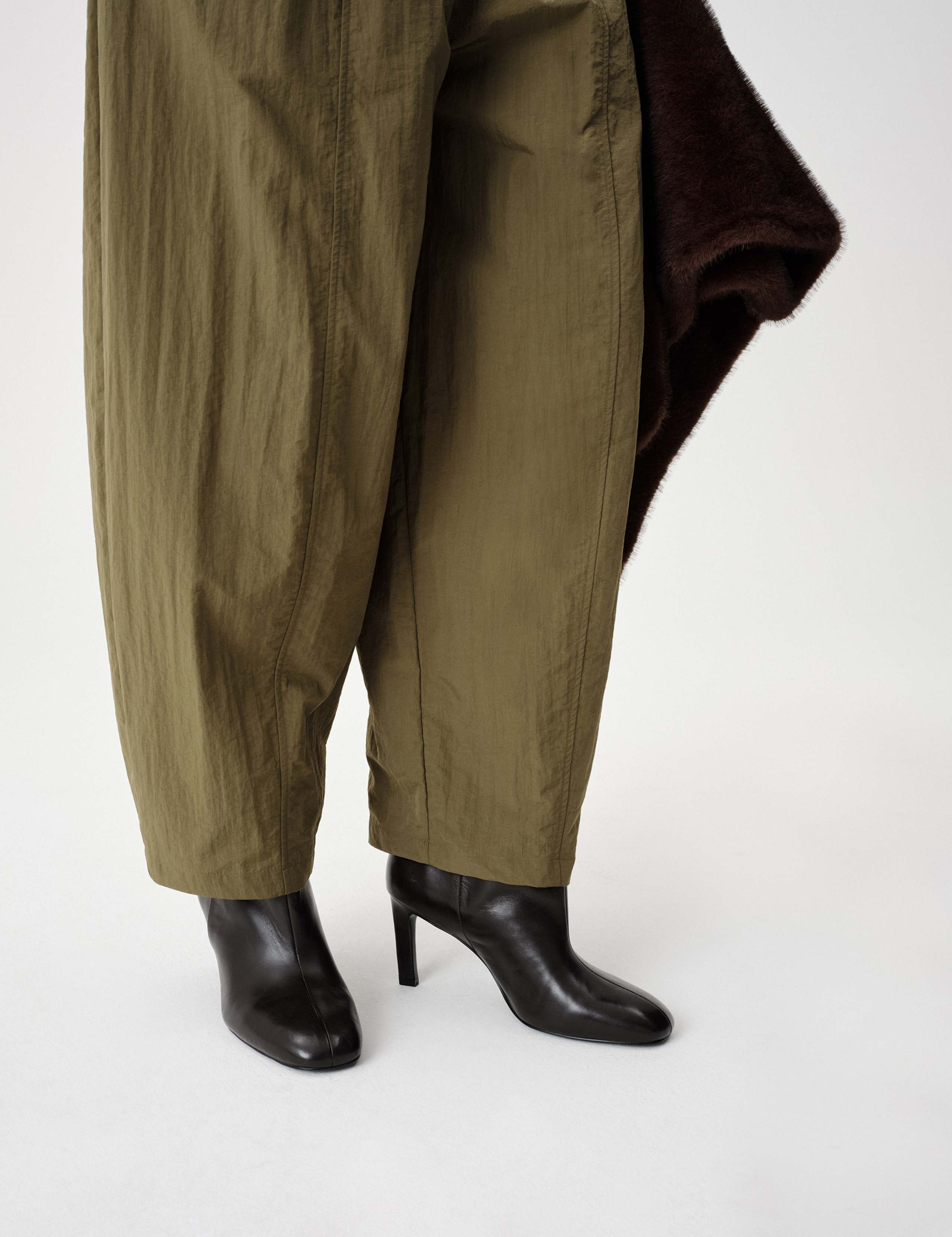 Elasticated Waist Barrel Leg Trousers 5 of 6