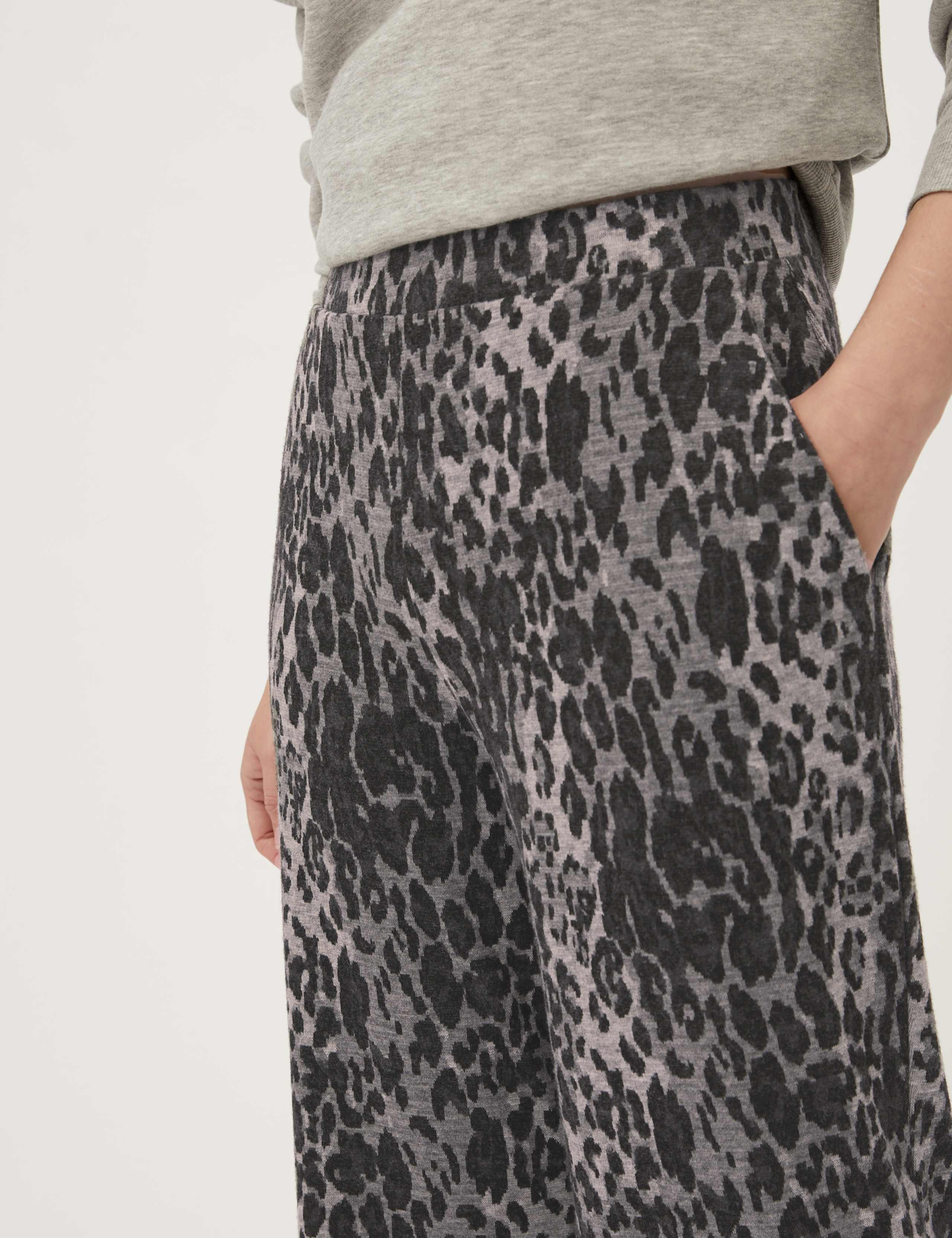 JERSEY ANIMAL PRINT WIDE LEG JOGGER 3 of 5