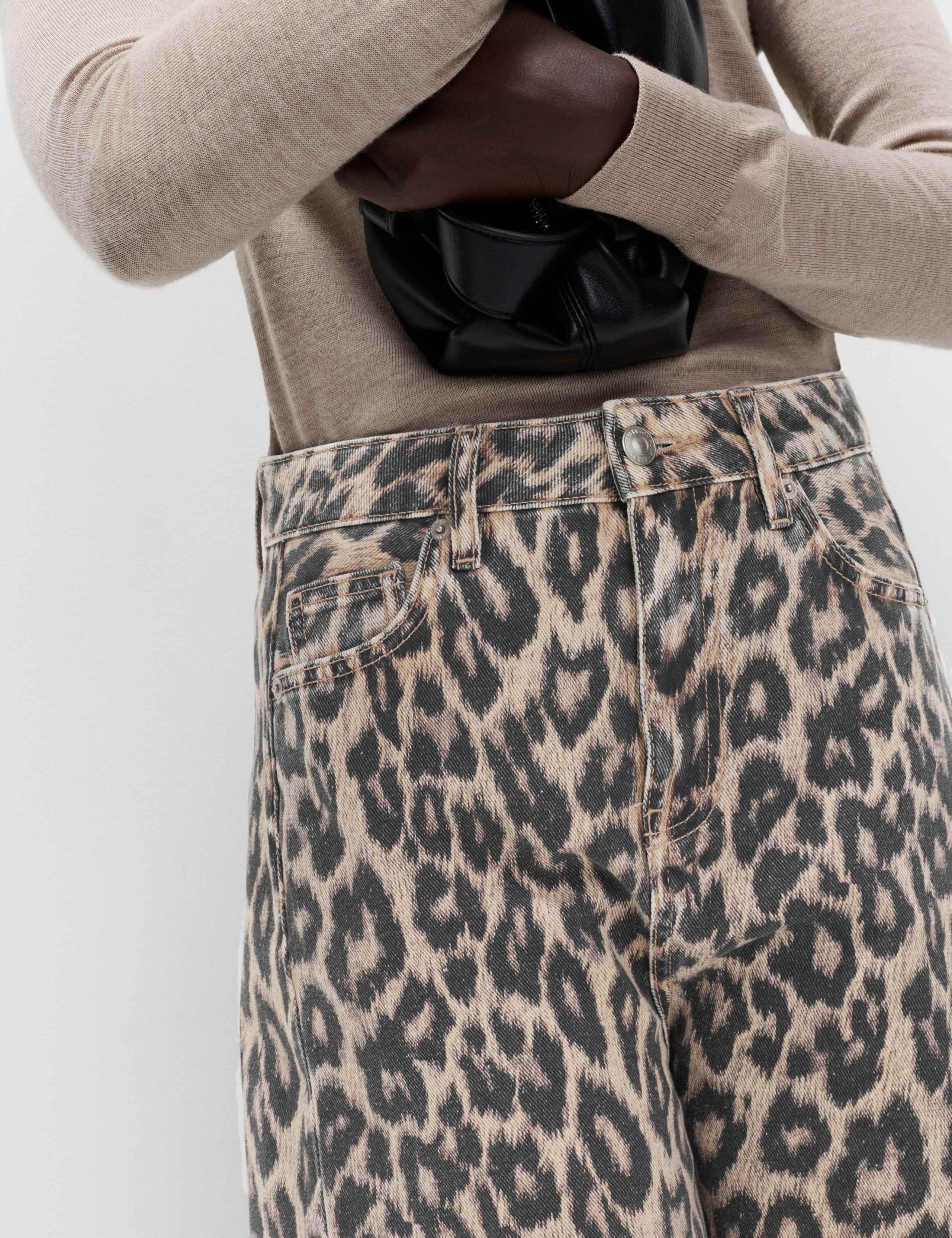 Mid Rise Animal Barrel Jeans 7 of 7