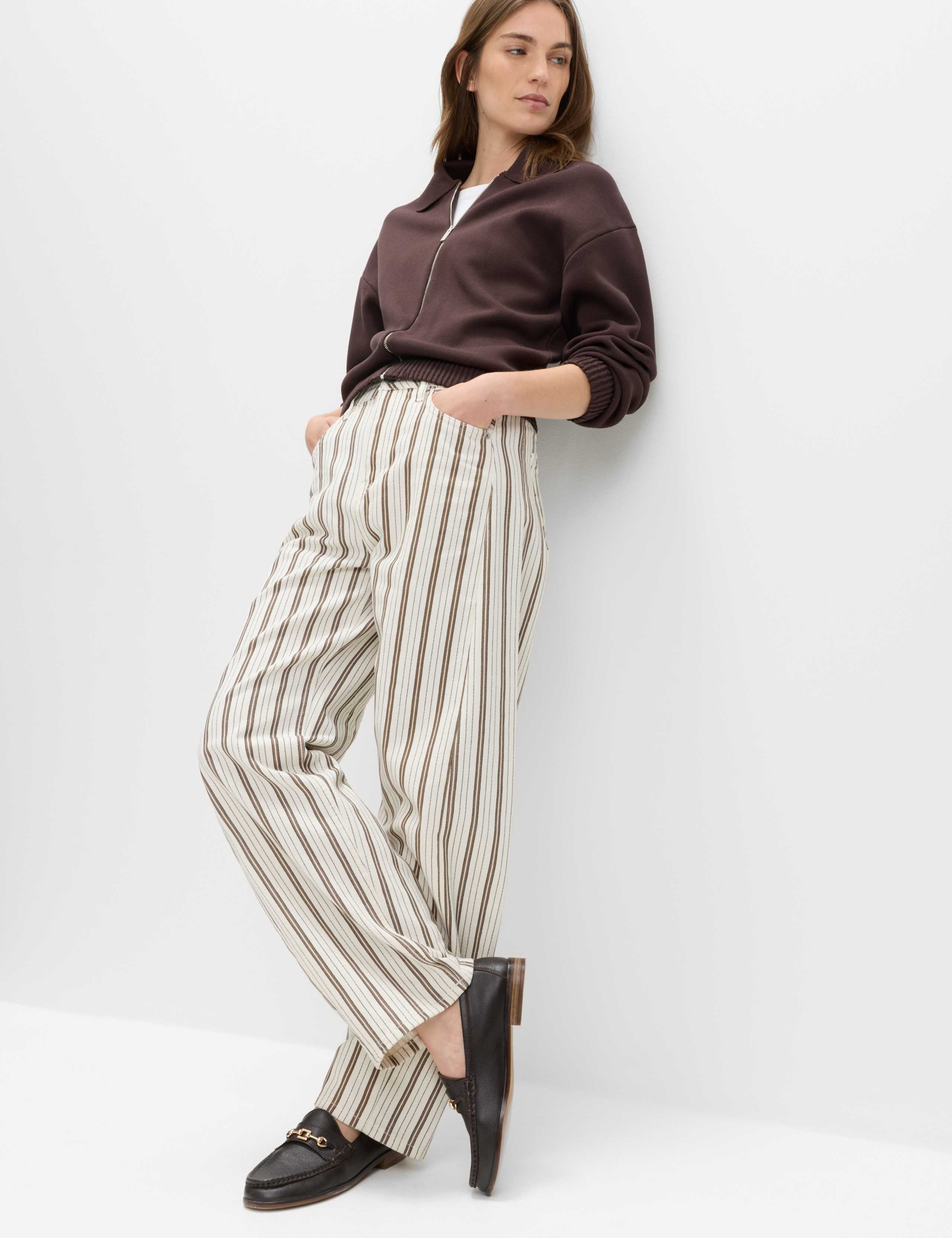 Mid Rise Striped Barrel Jeans 6 of 6