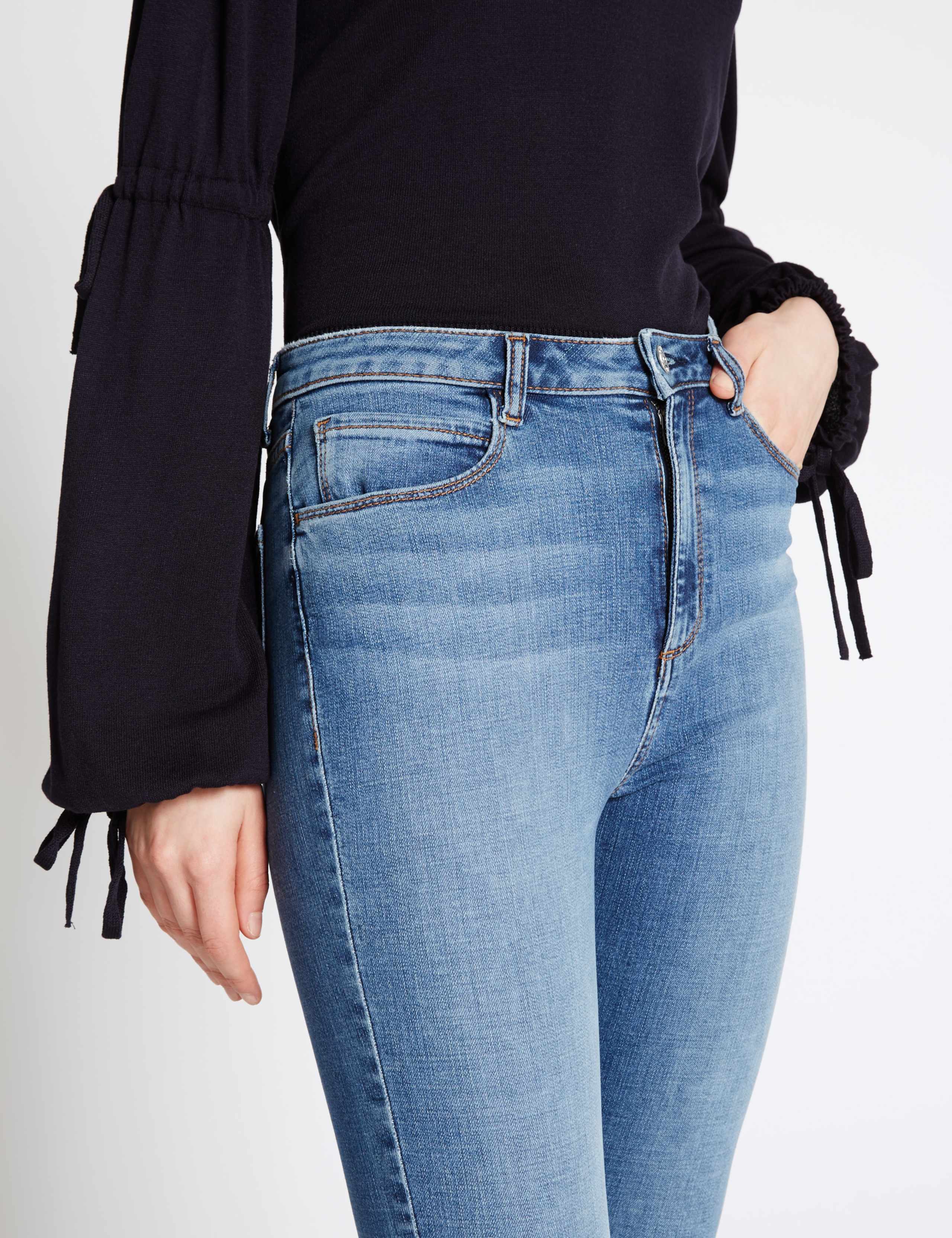 Frayed Hem Mid Rise Skinny Leg Jeans 4 of 5