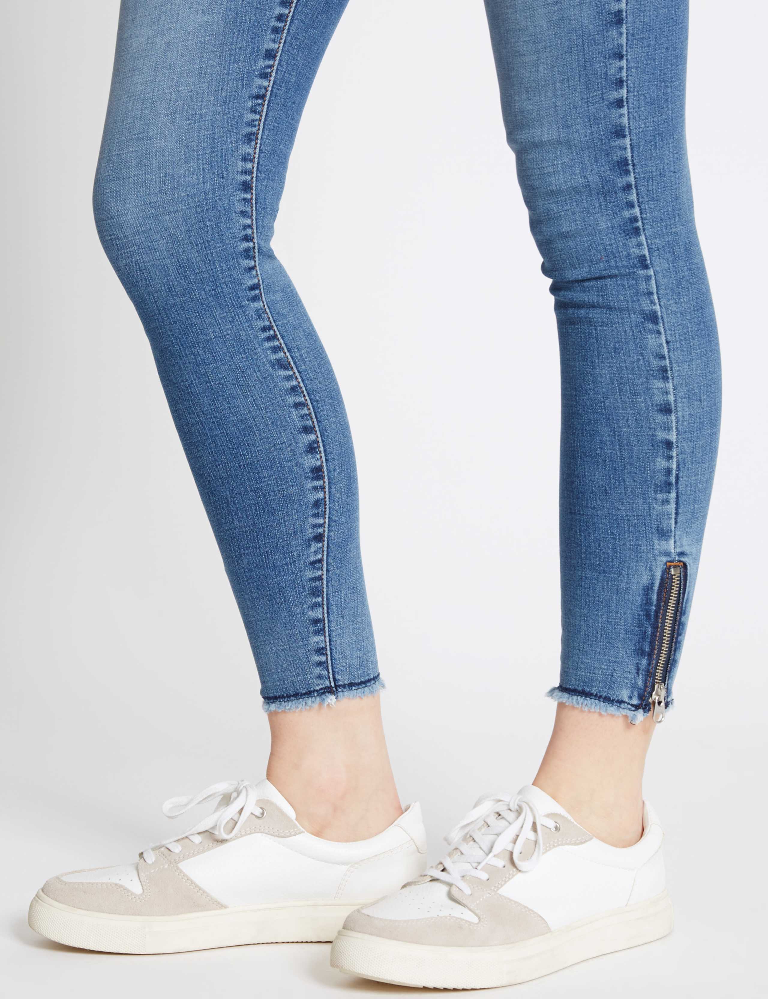 Frayed Hem Mid Rise Skinny Leg Jeans 5 of 5