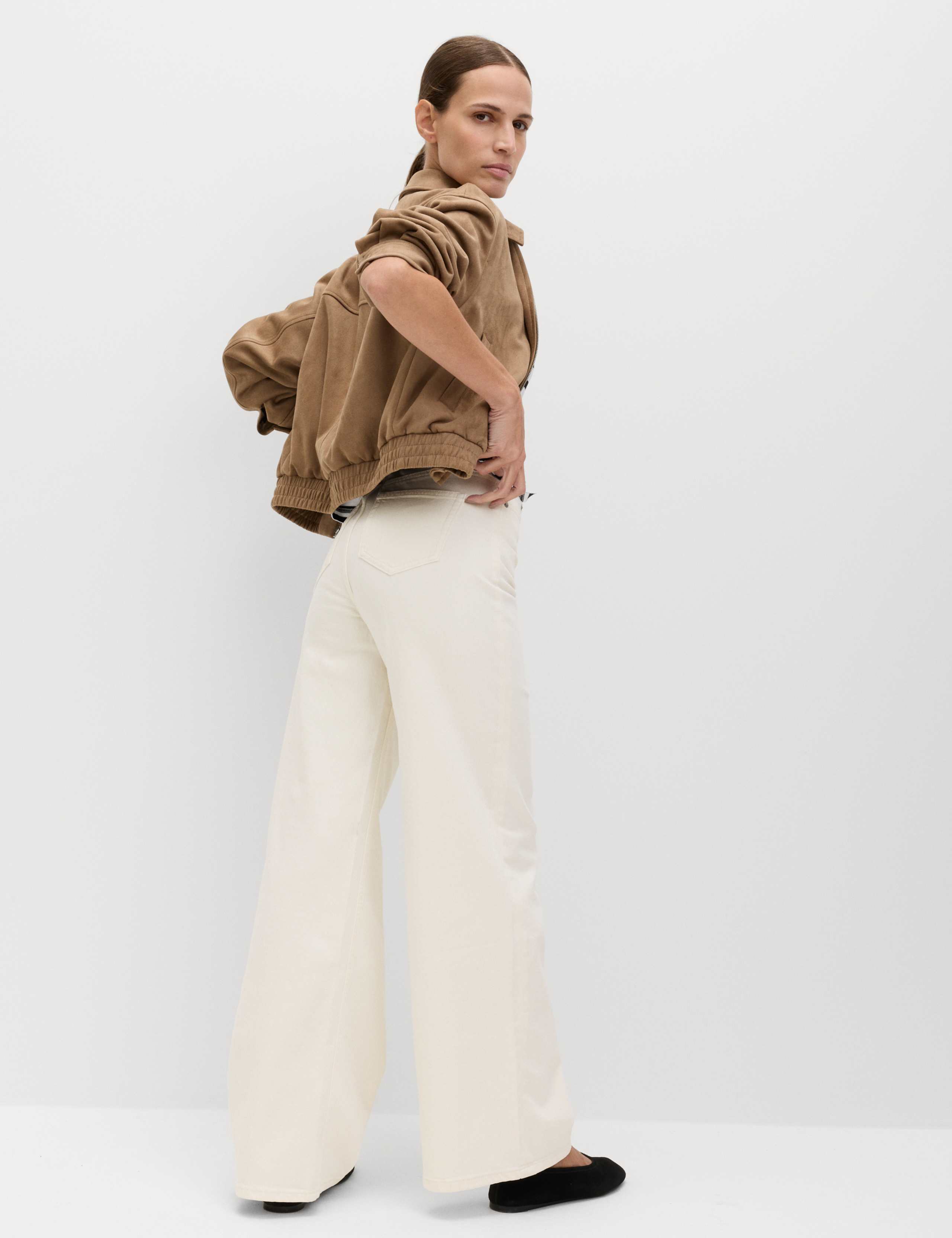 The Wide-Leg Jeans 3 of 6