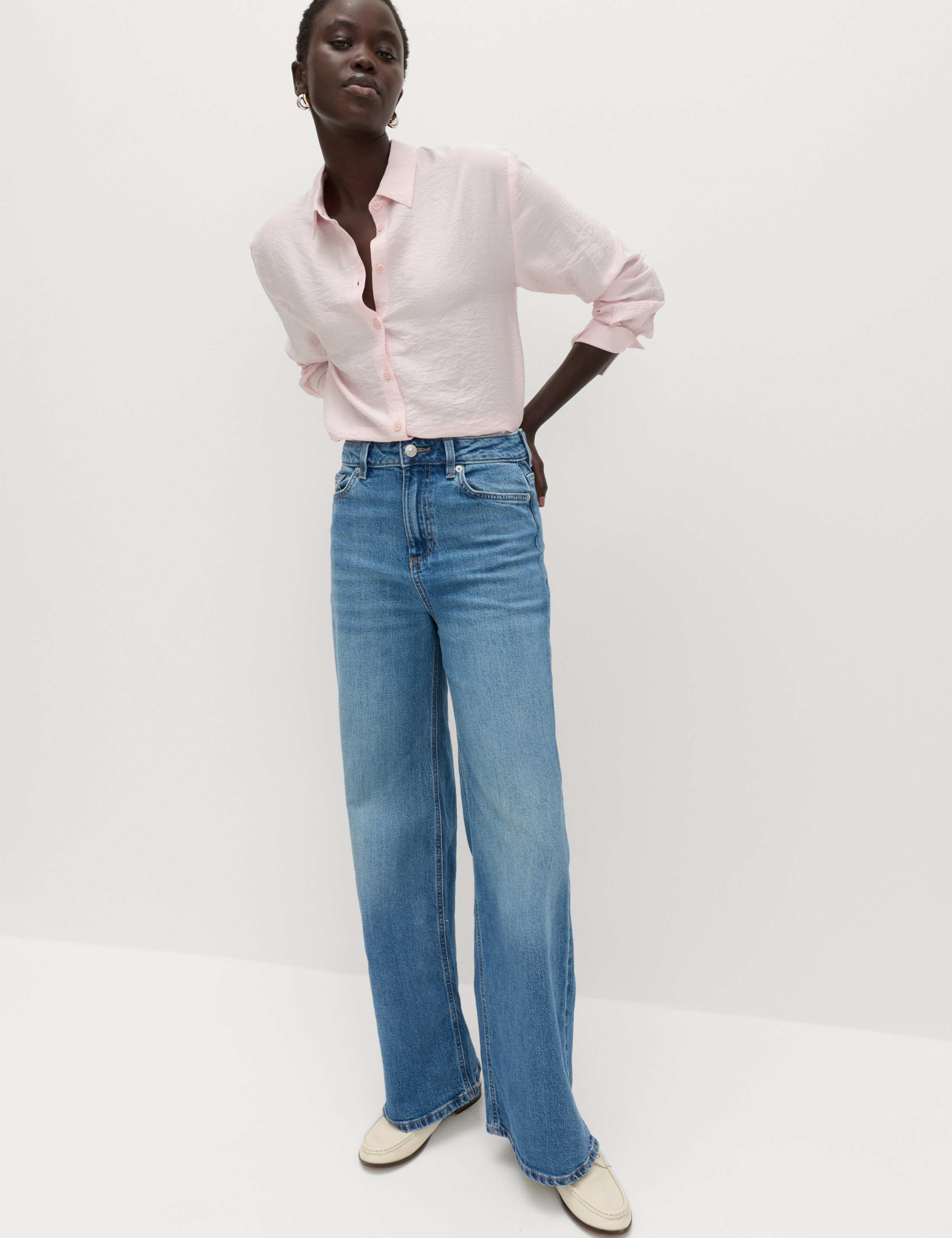 The Wide-Leg Jeans 1 of 6