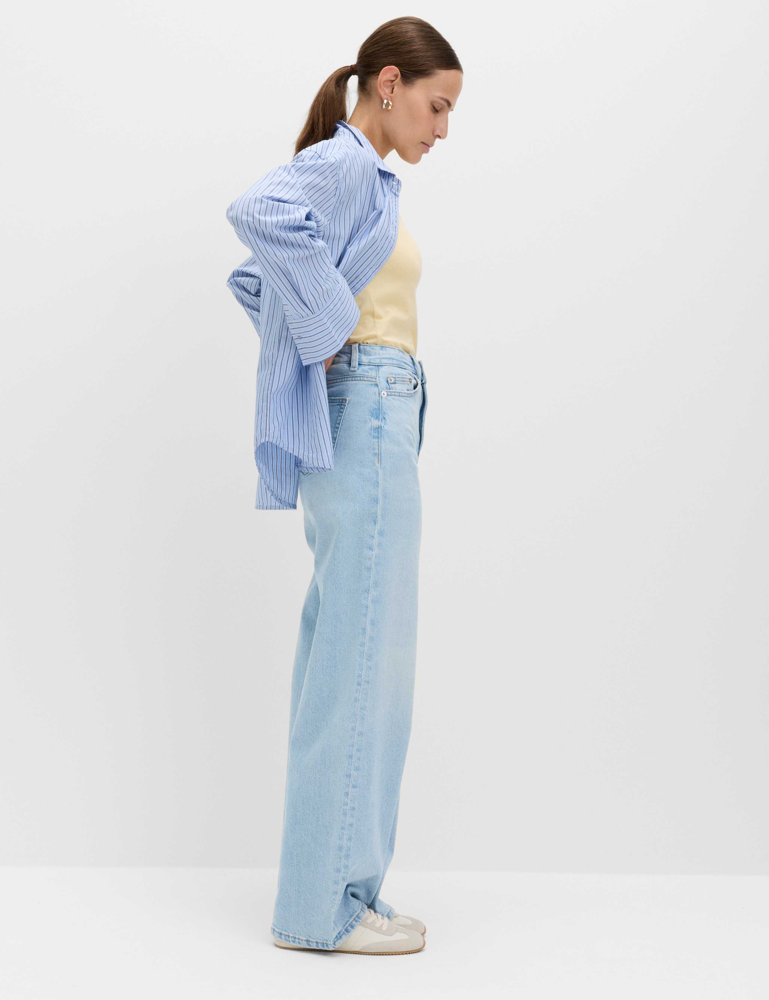 The Wide-Leg Jeans 3 of 7
