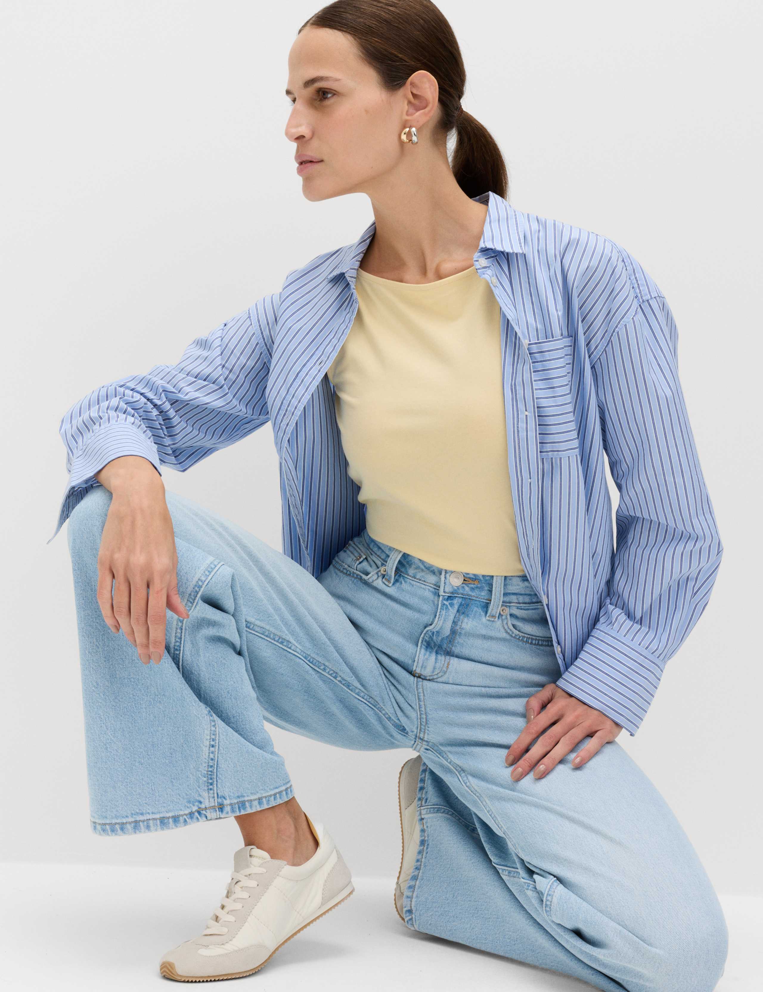 The Wide-Leg Jeans 4 of 7