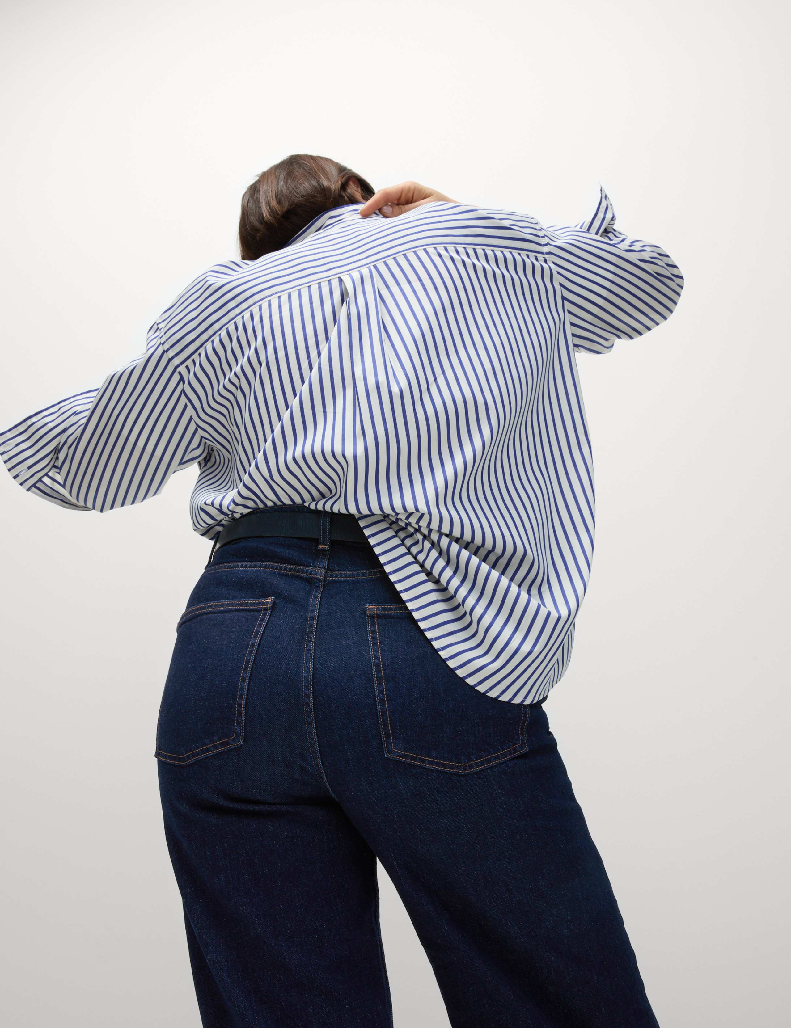 The Wide-Leg Jeans 3 of 5