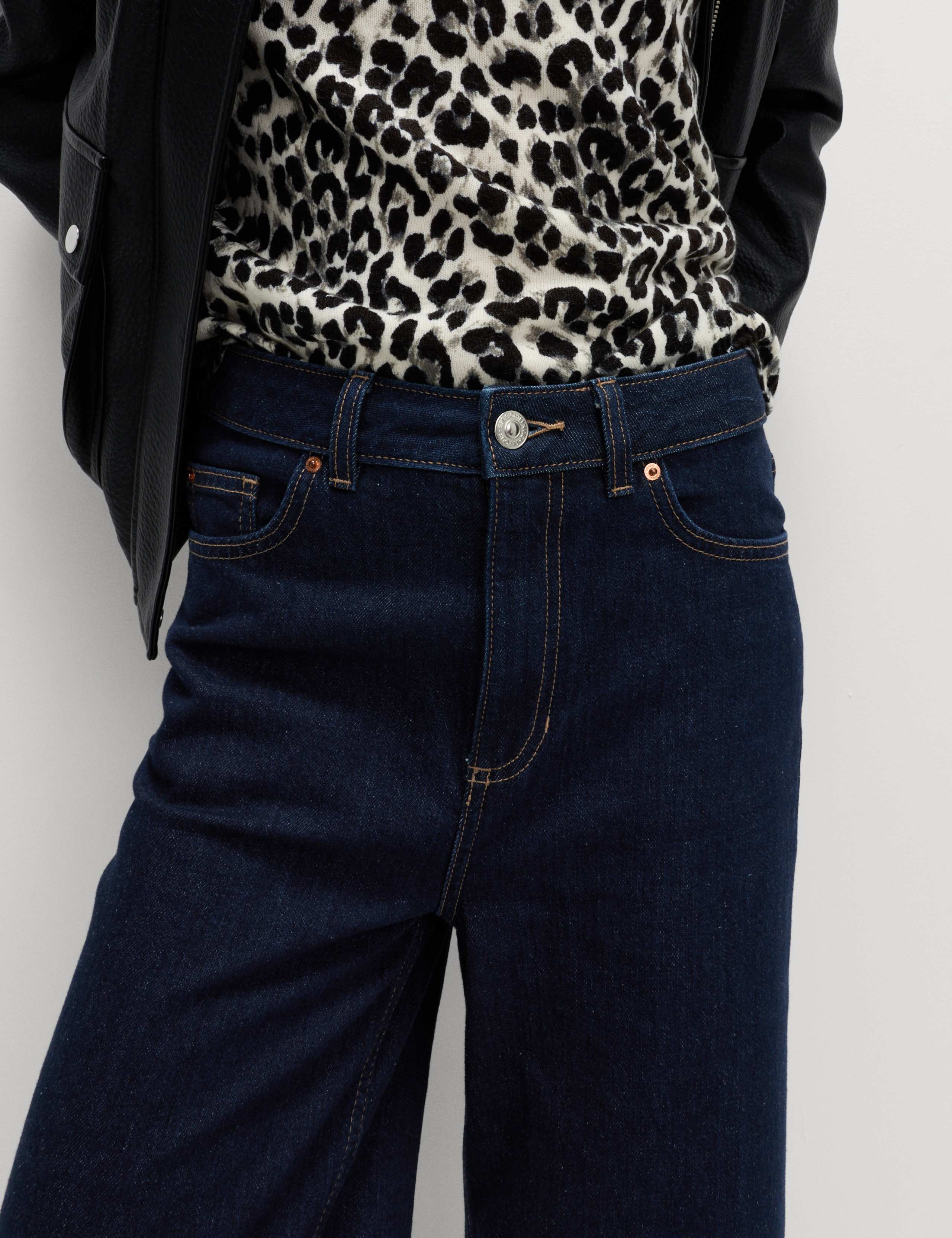The Wide-Leg Jeans 6 of 7