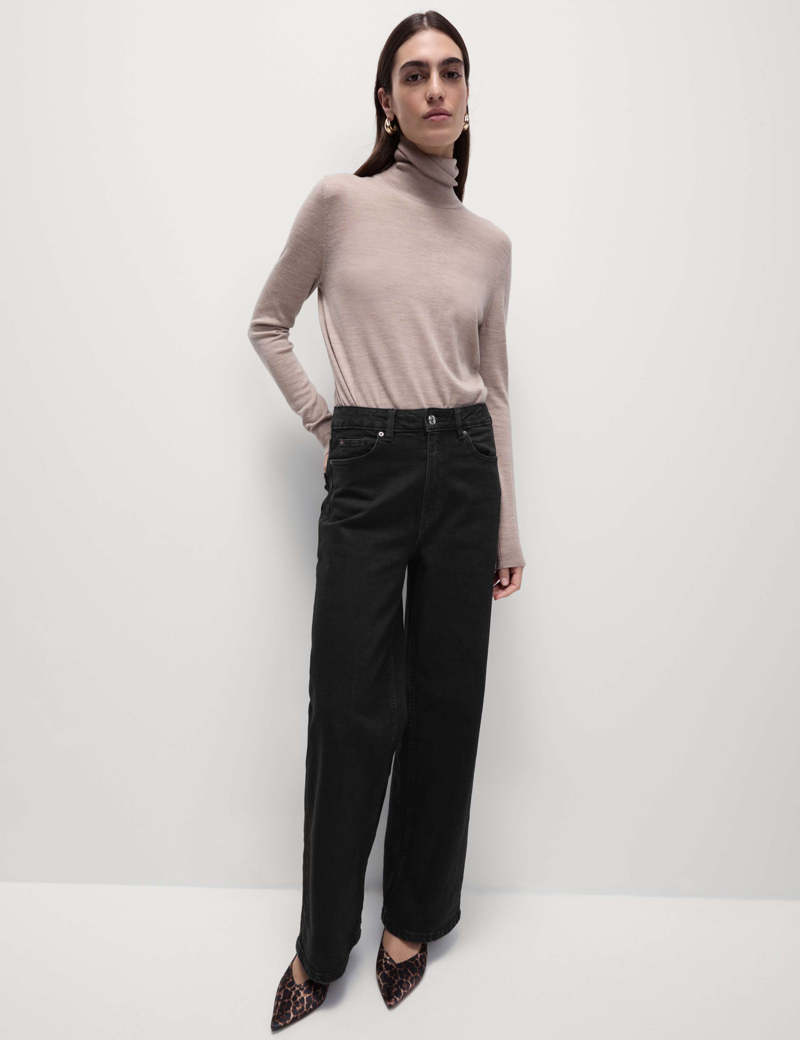 The Wide-Leg Jeans 3 of 4