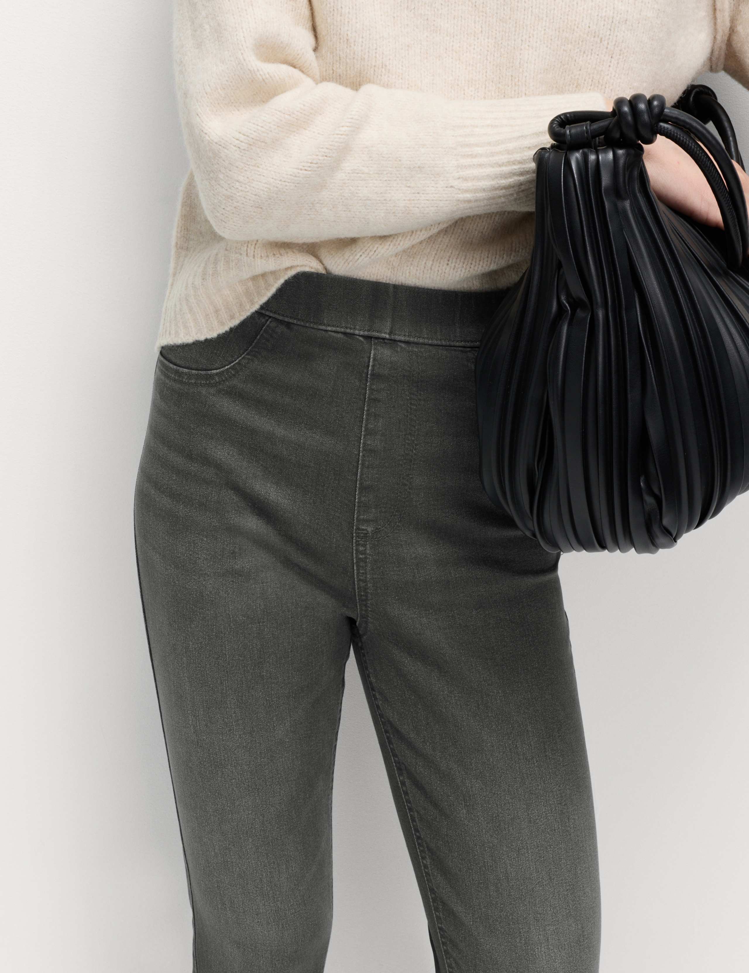 Pull on High Waisted Jegging 3 of 3