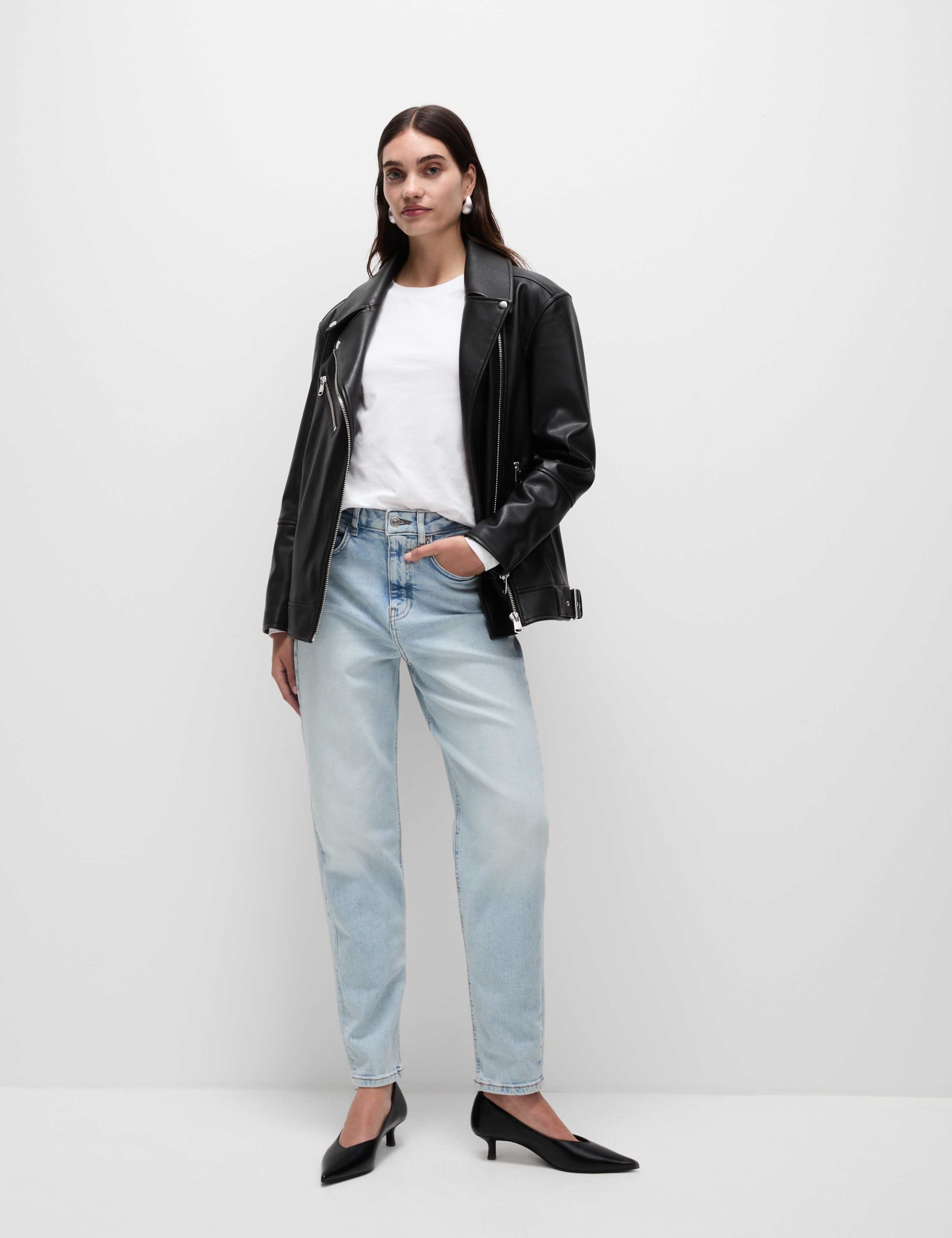 The Mom Jeans 4 of 5