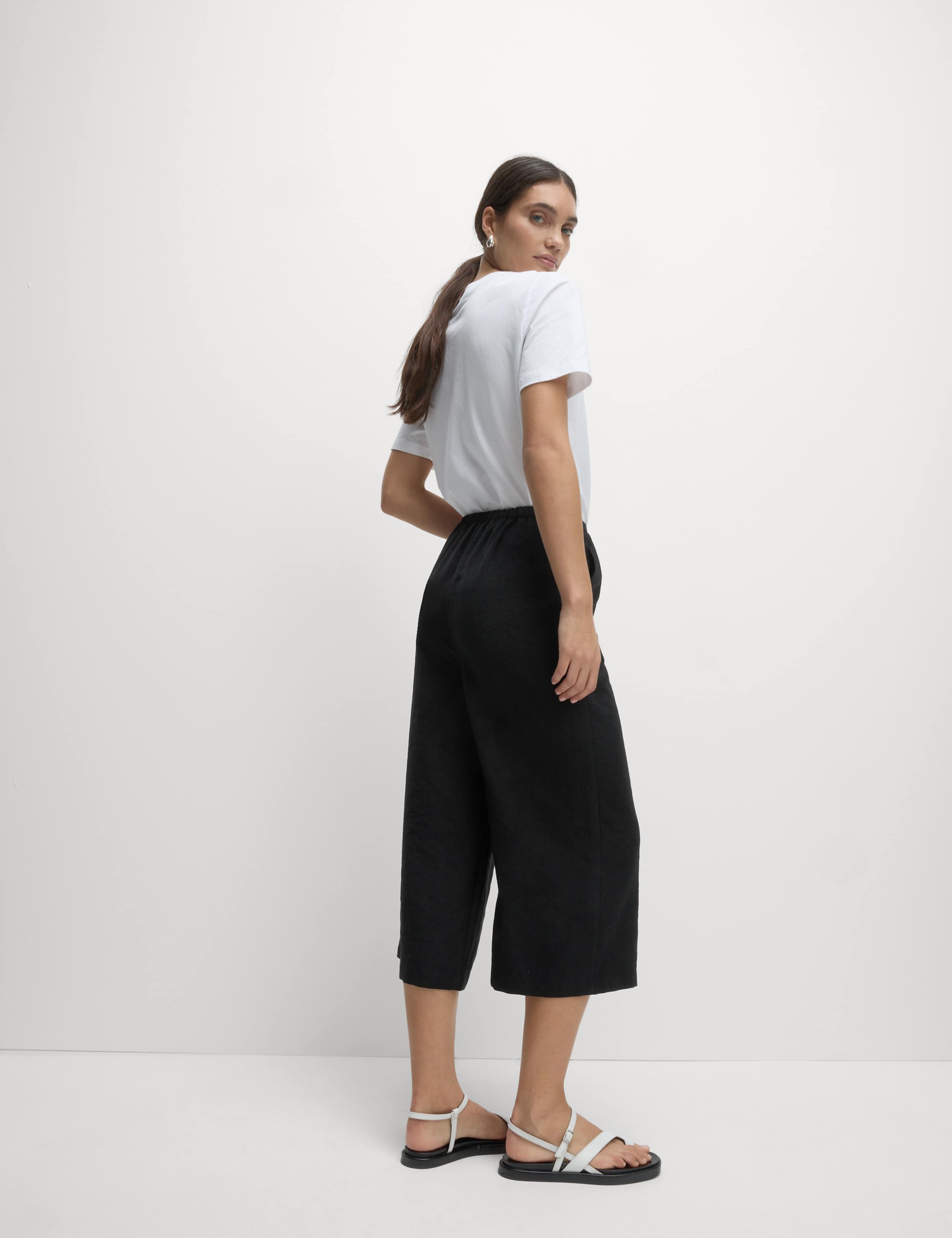 Lyocell Rich Wide Leg Cropped Trousers 4 of 5