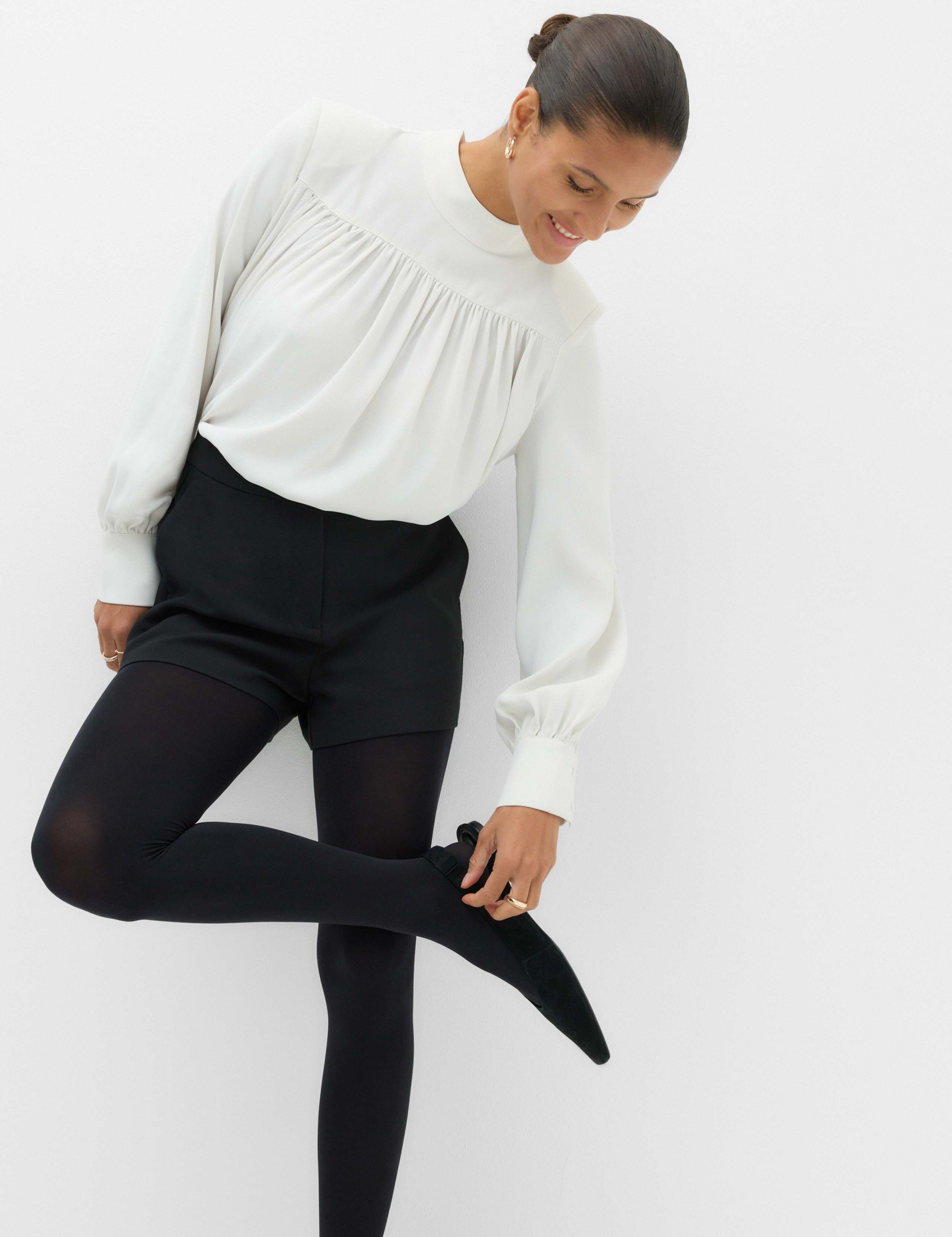 Tailored Mid Rise Cropped Shorts 6 of 6