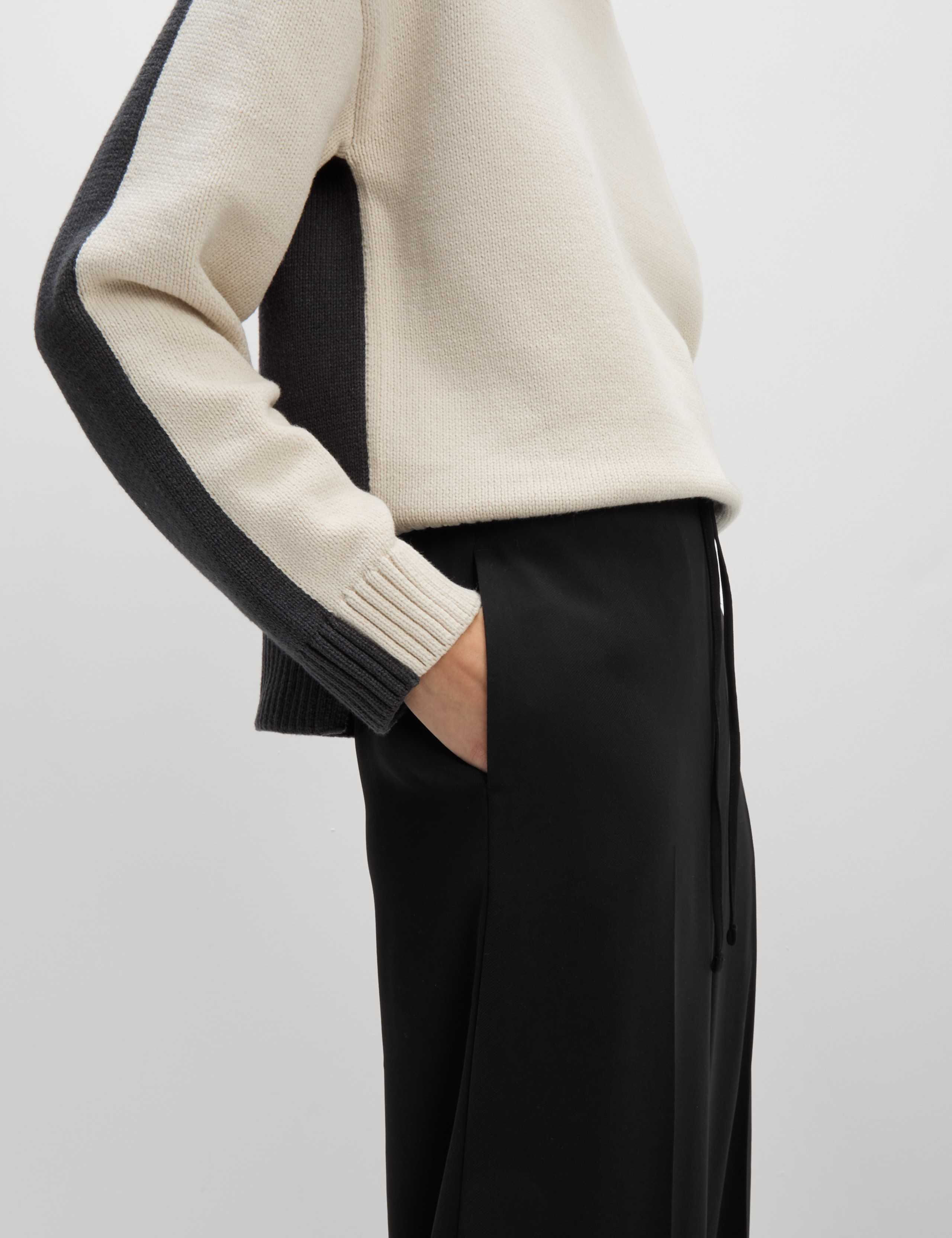 Crepe Elasticated Waist Wide Leg Trousers 4 of 6