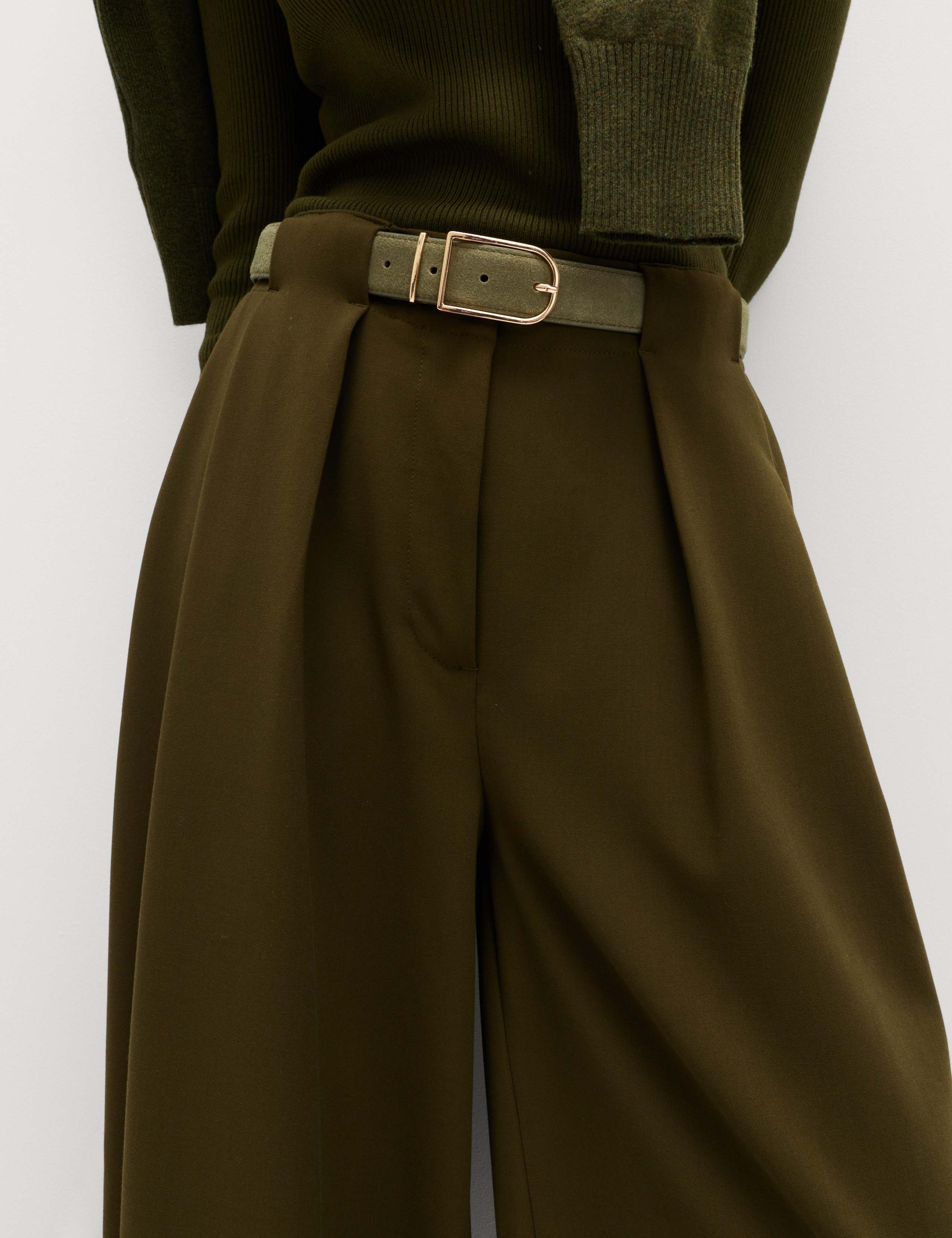 Horseshoe Pleat Front Tapered Trousers 3 of 7