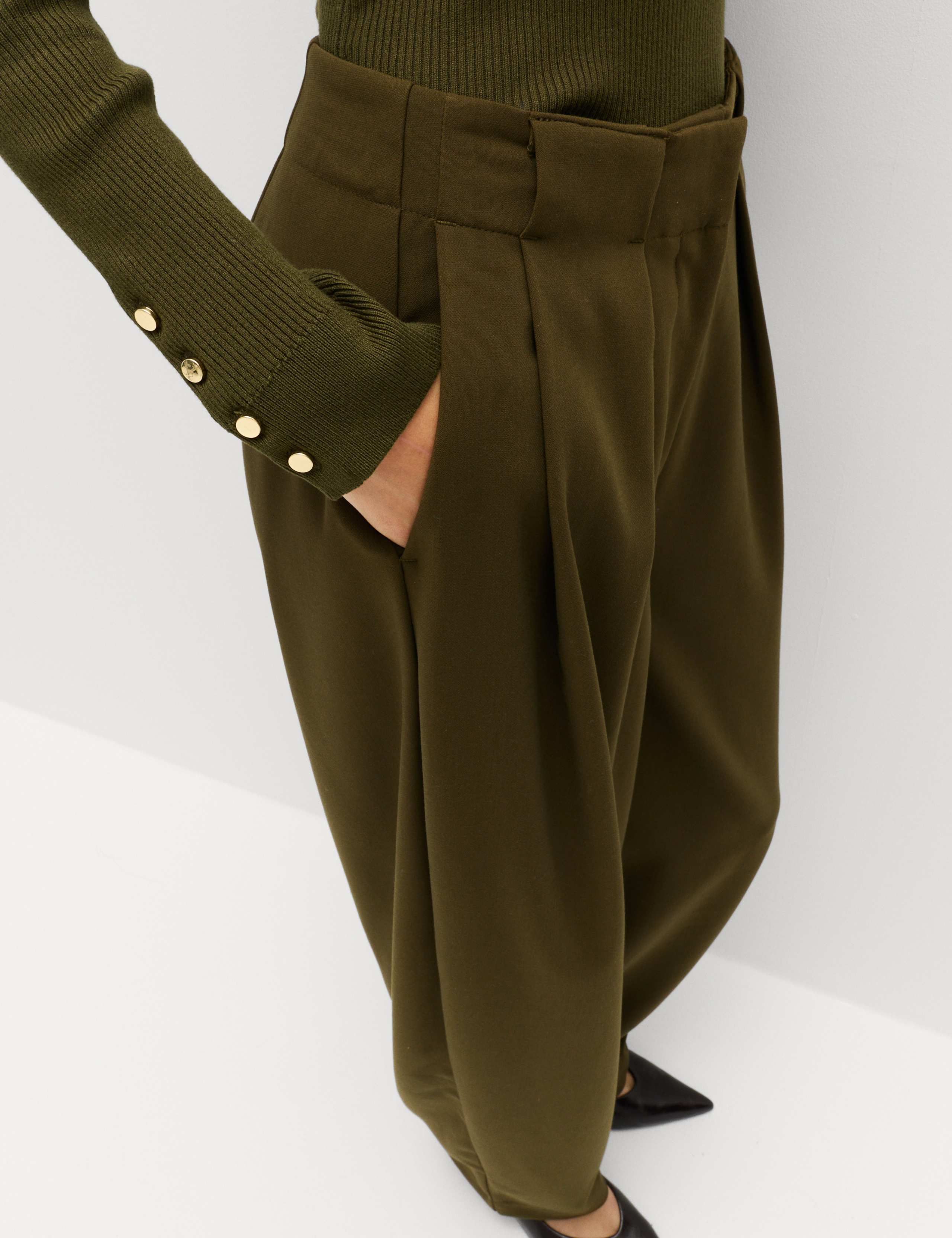 Horseshoe Pleat Front Tapered Trousers 5 of 7