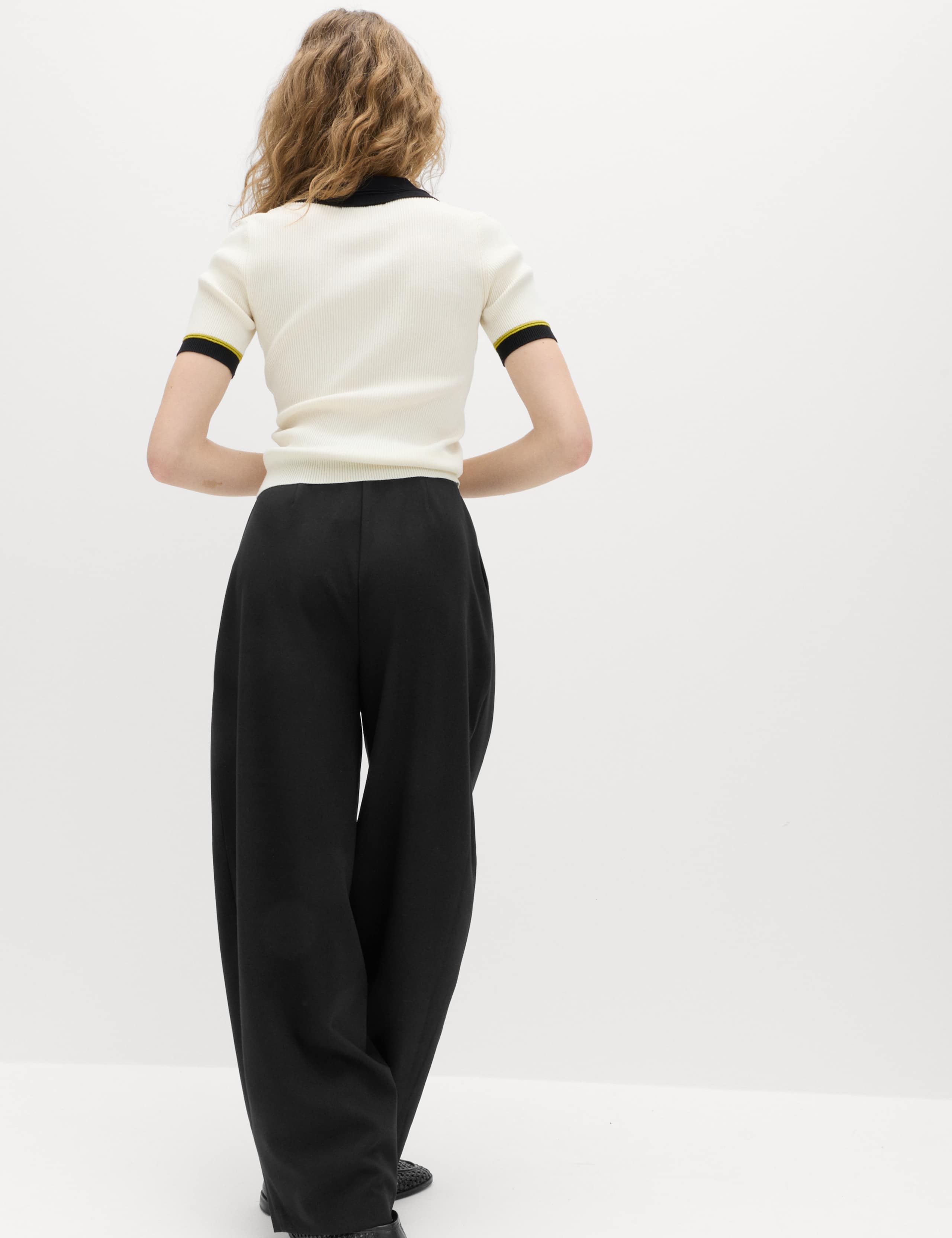 Horseshoe Pleat Front Tapered Trousers 4 of 5