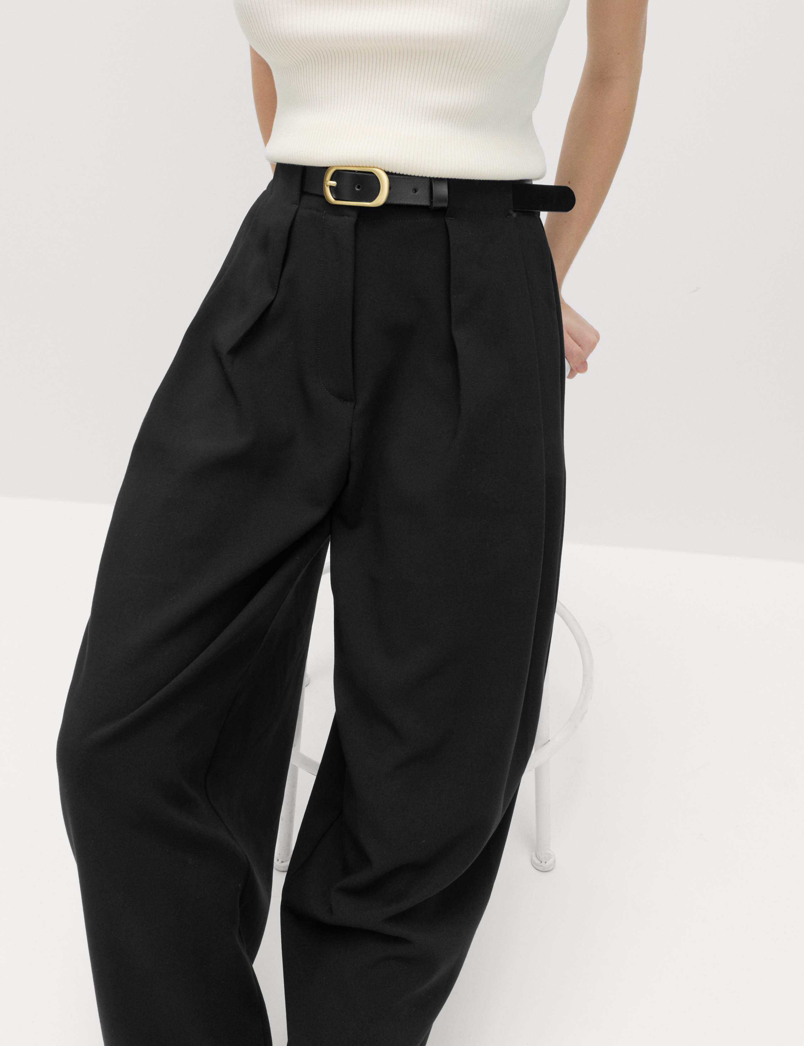 Horseshoe Pleat Front Tapered Trousers 5 of 5