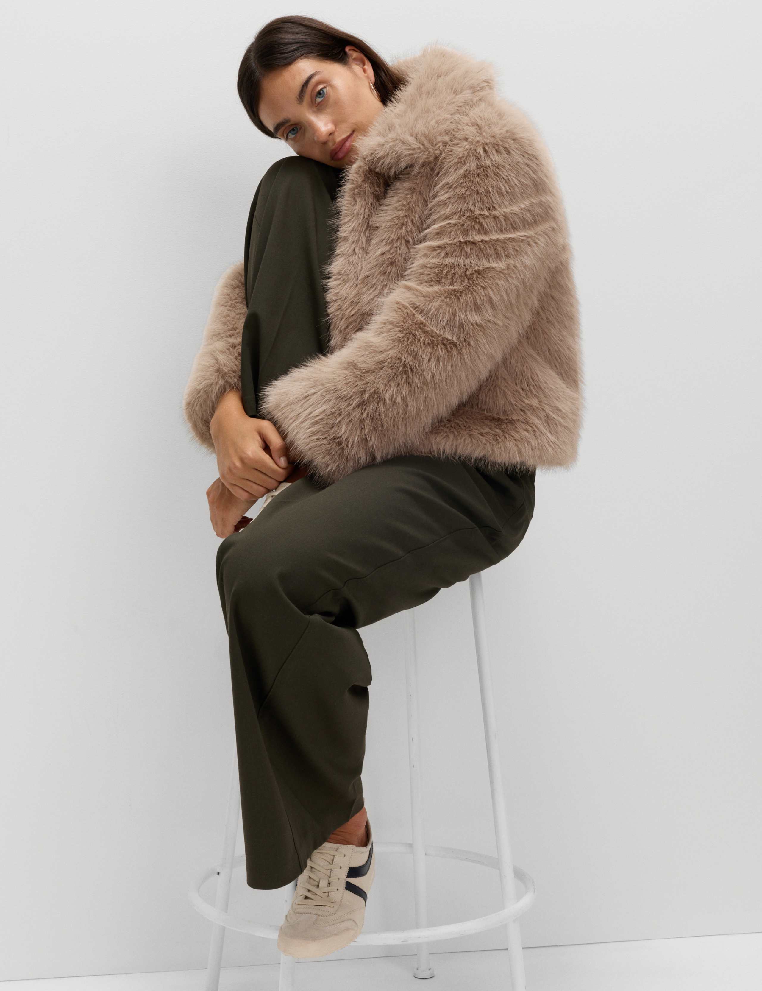 Faux Fur Collared Short Jacket 5 of 6