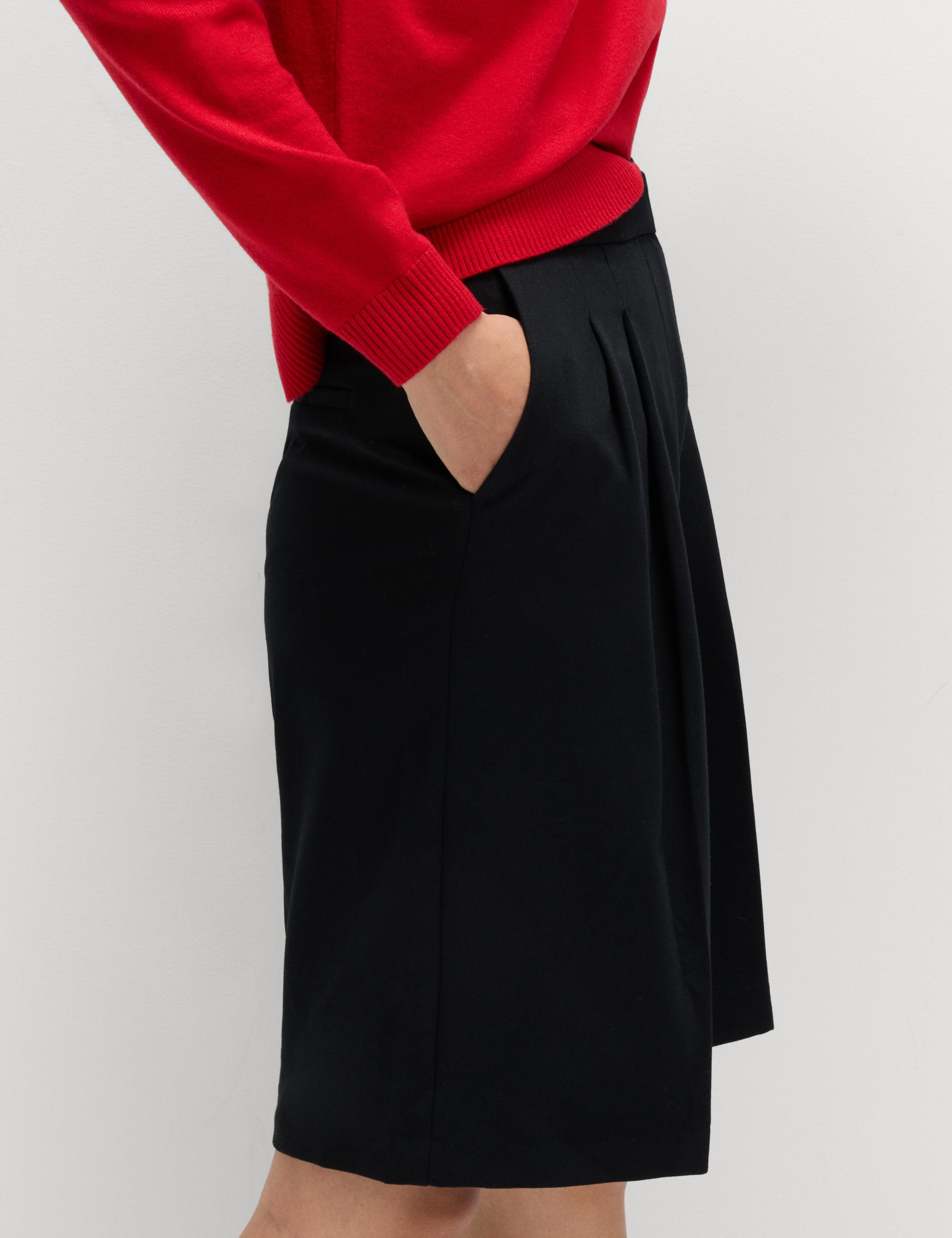 Bermuda Shorts 3 of 6