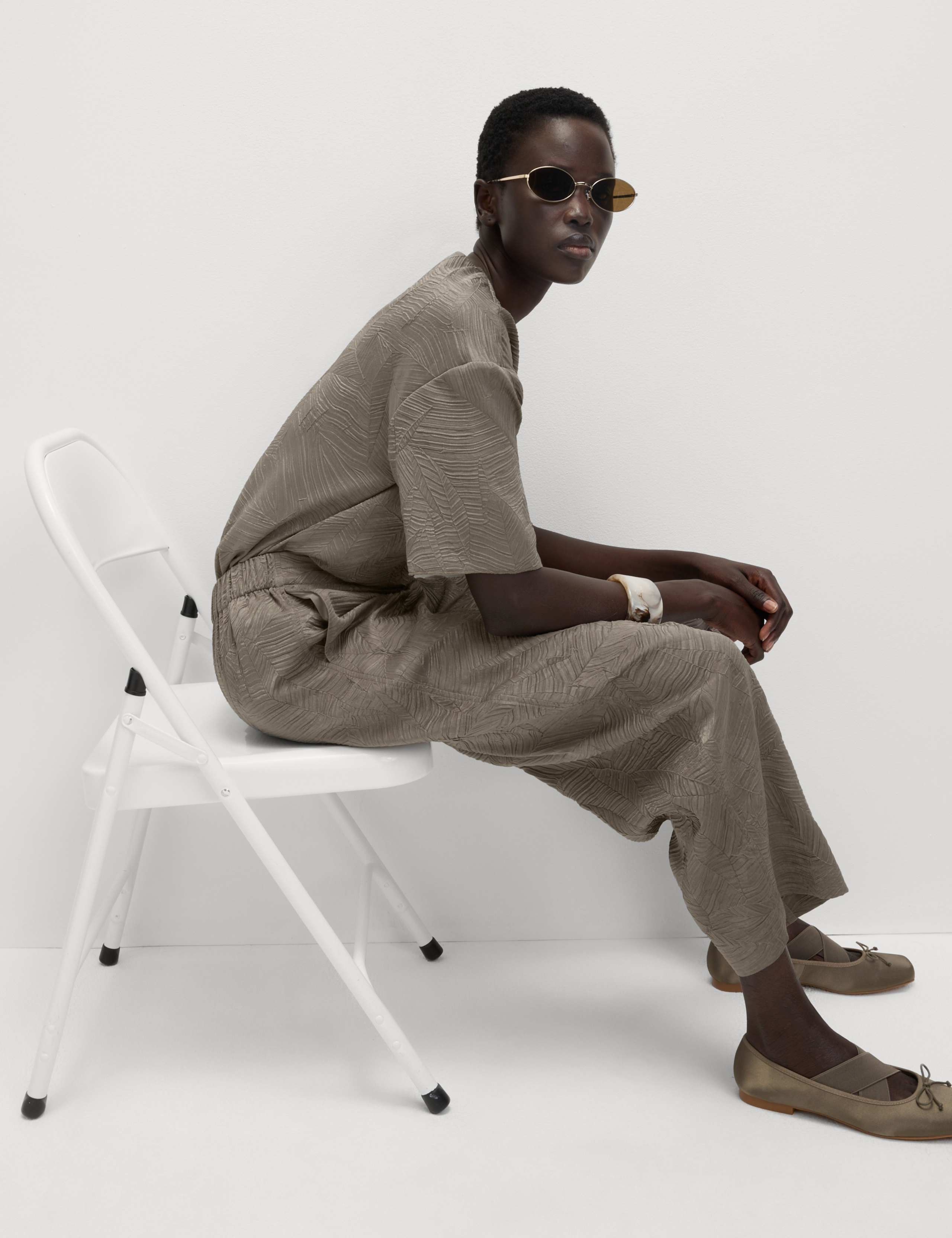 Textured Drawstring Barrel Leg Cropped Trousers 5 of 6