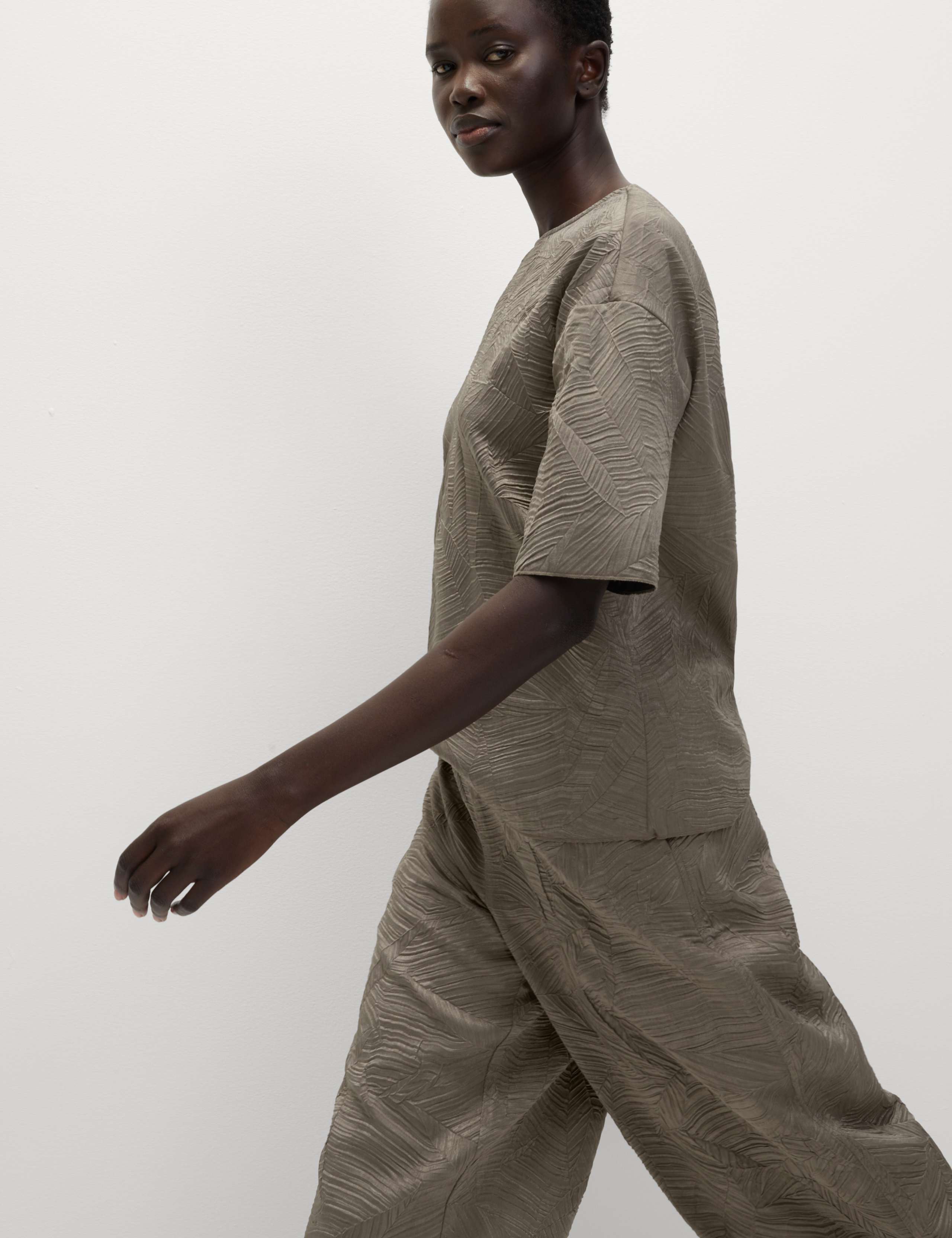 Textured Drawstring Barrel Leg Cropped Trousers 6 of 6
