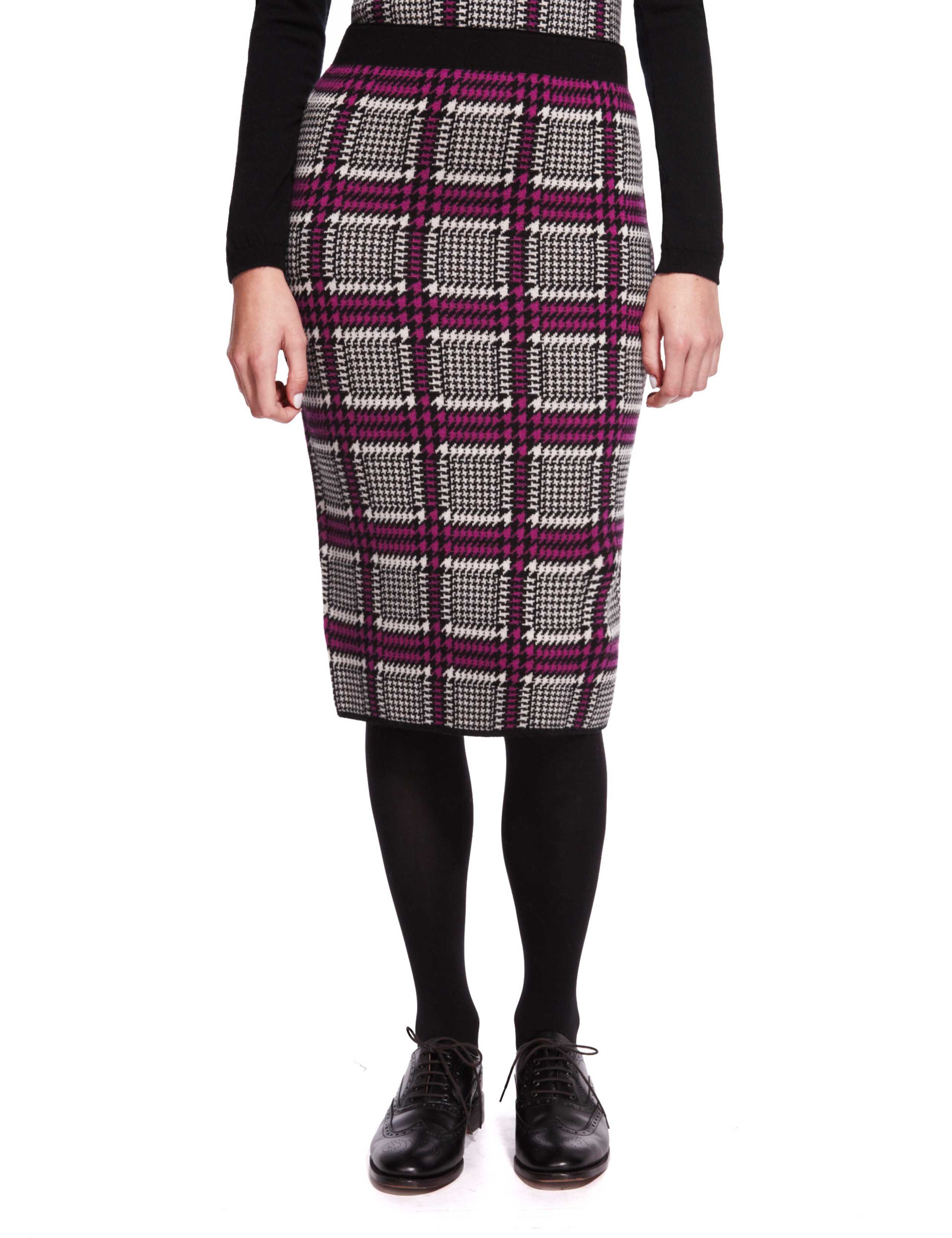 Best of British Pure Merino Wool Houndstooth Print Knitted Pencil Skirt 1 of 6