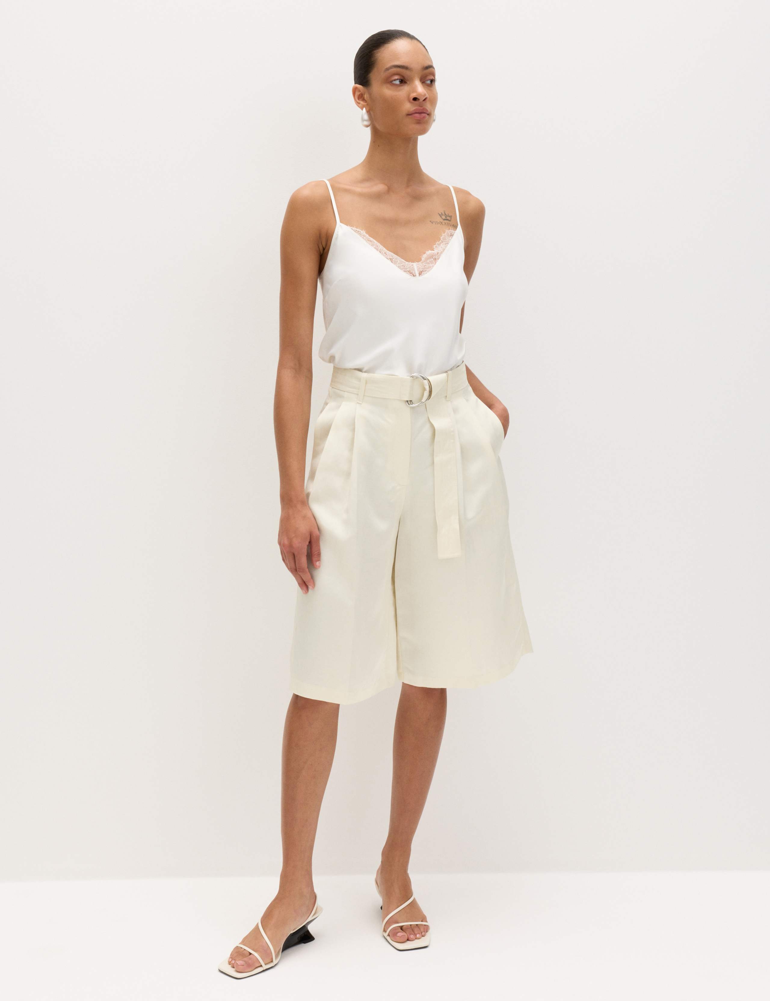Linen Blend High Waisted Belted Bermuda Shorts 3 of 7