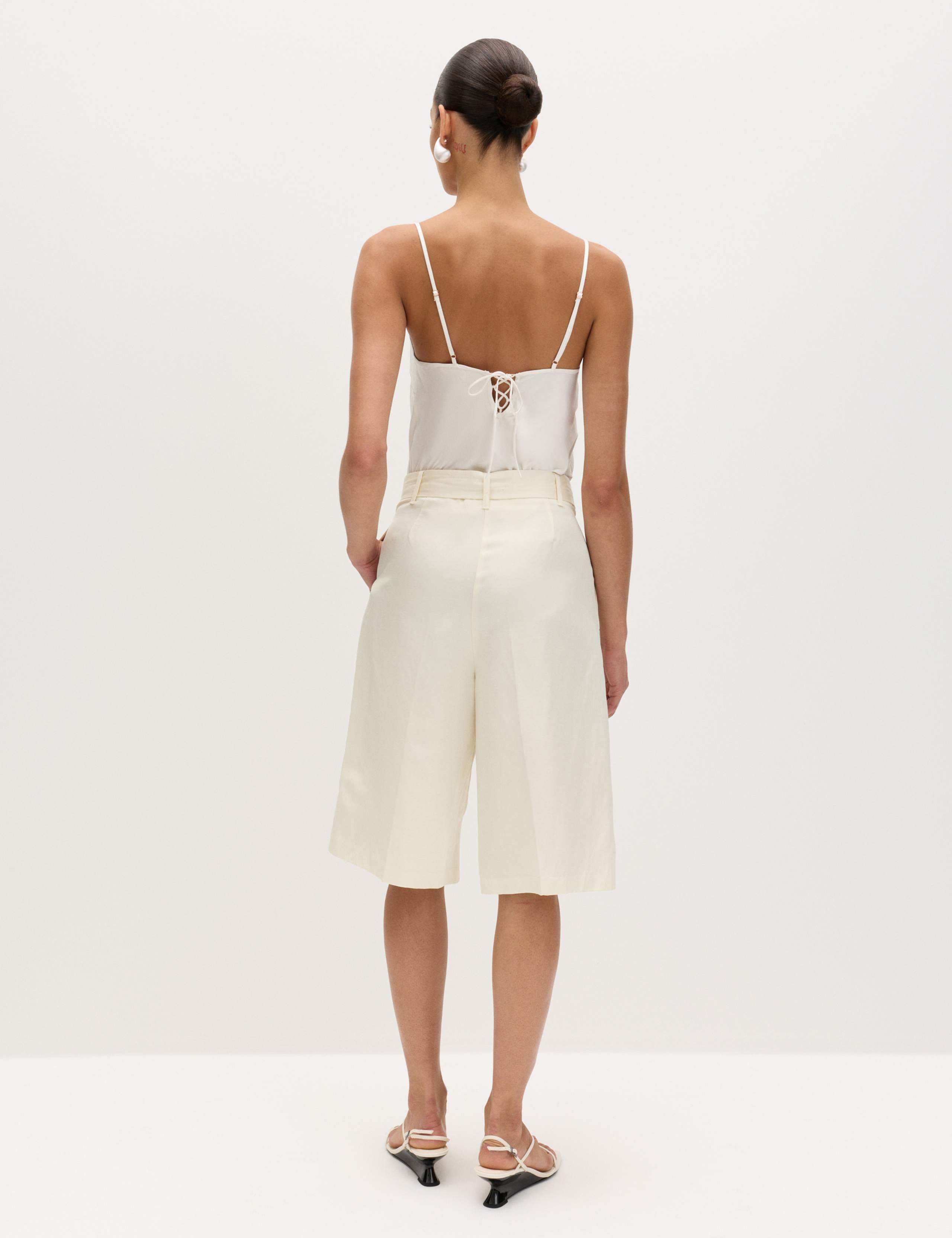 Linen Blend High Waisted Belted Bermuda Shorts 4 of 7