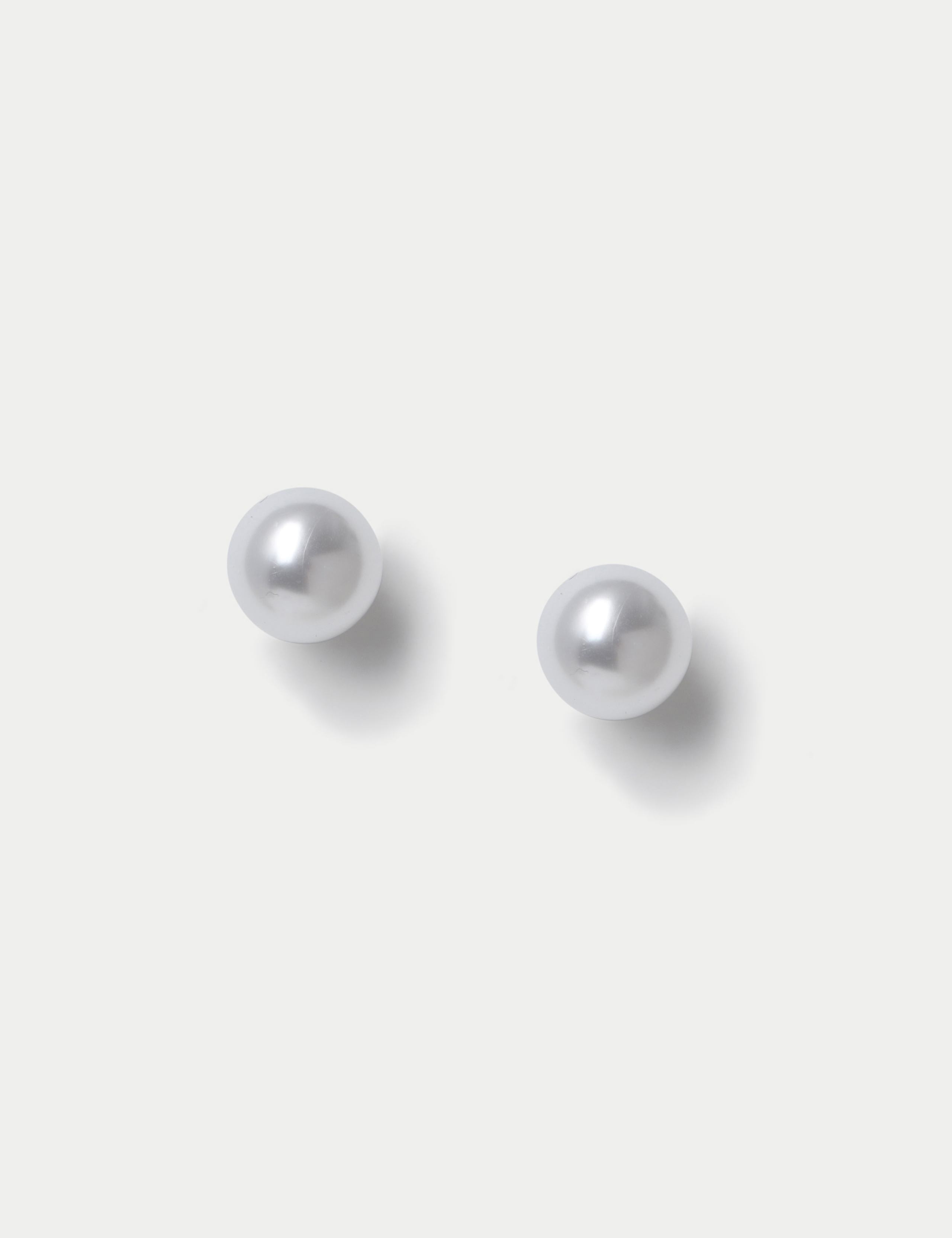 Pearl Stud Earring 1 of 2