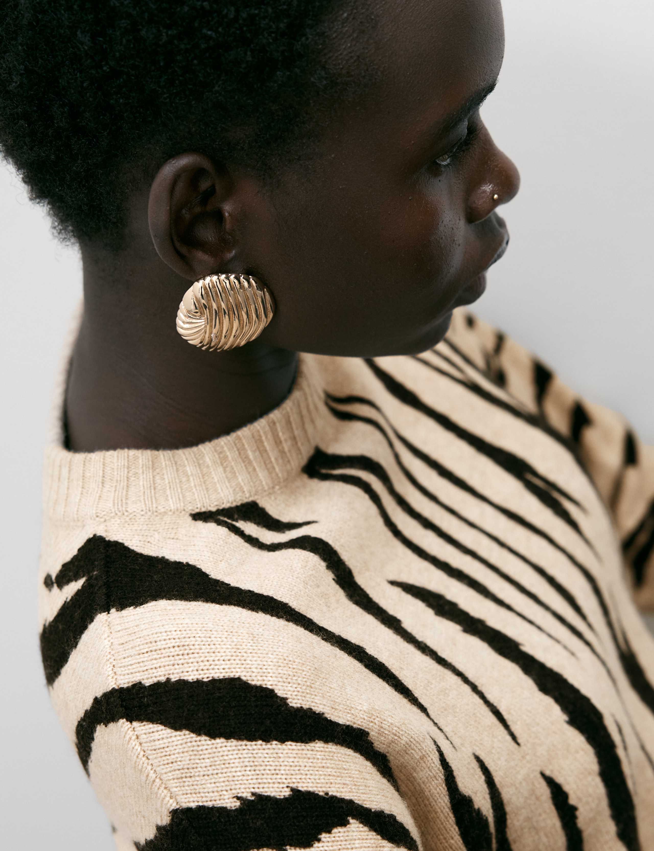 Oversized Irregular Texture Circle Stud Earrings 2 of 3